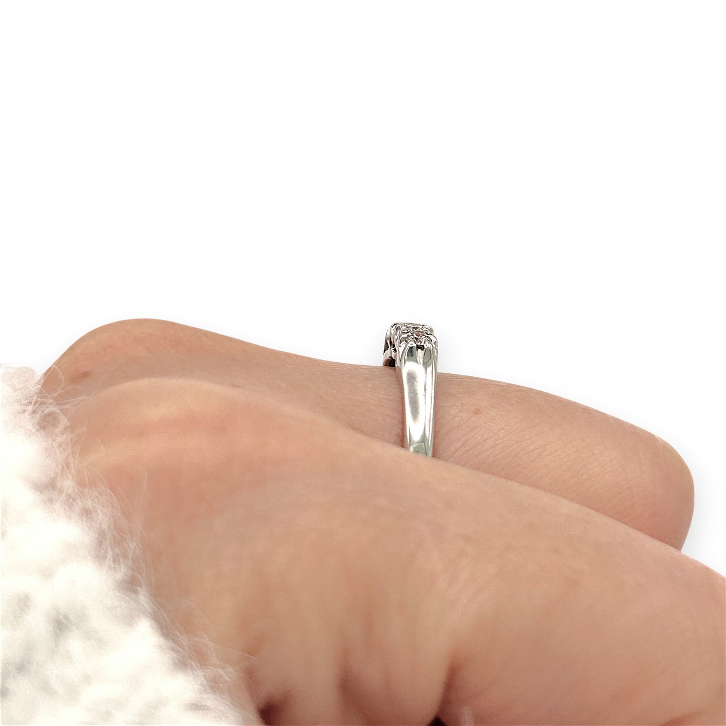 BRAND NEW | 18ct White Gold Aurora Diamond Line Ring Valuation $3,600
