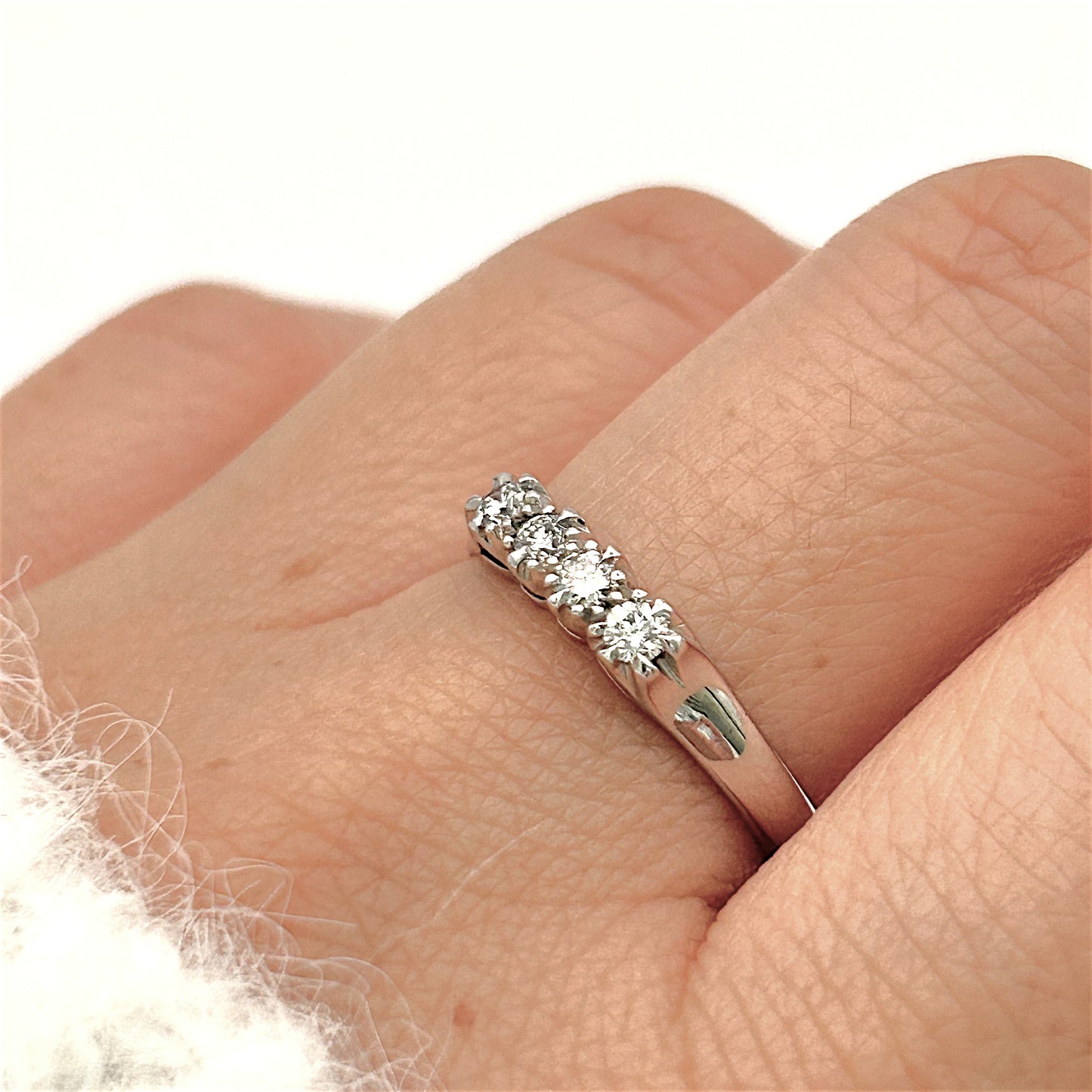 BRAND NEW | 18ct White Gold Aurora Diamond Line Ring Valuation $3,600
