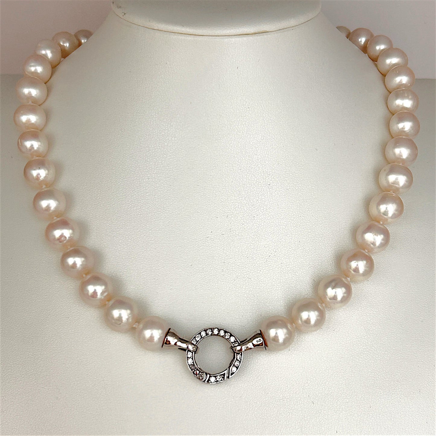 BRAND NEW | Freshwater Pearl necklaceNecklace - Classic Glow Pearl