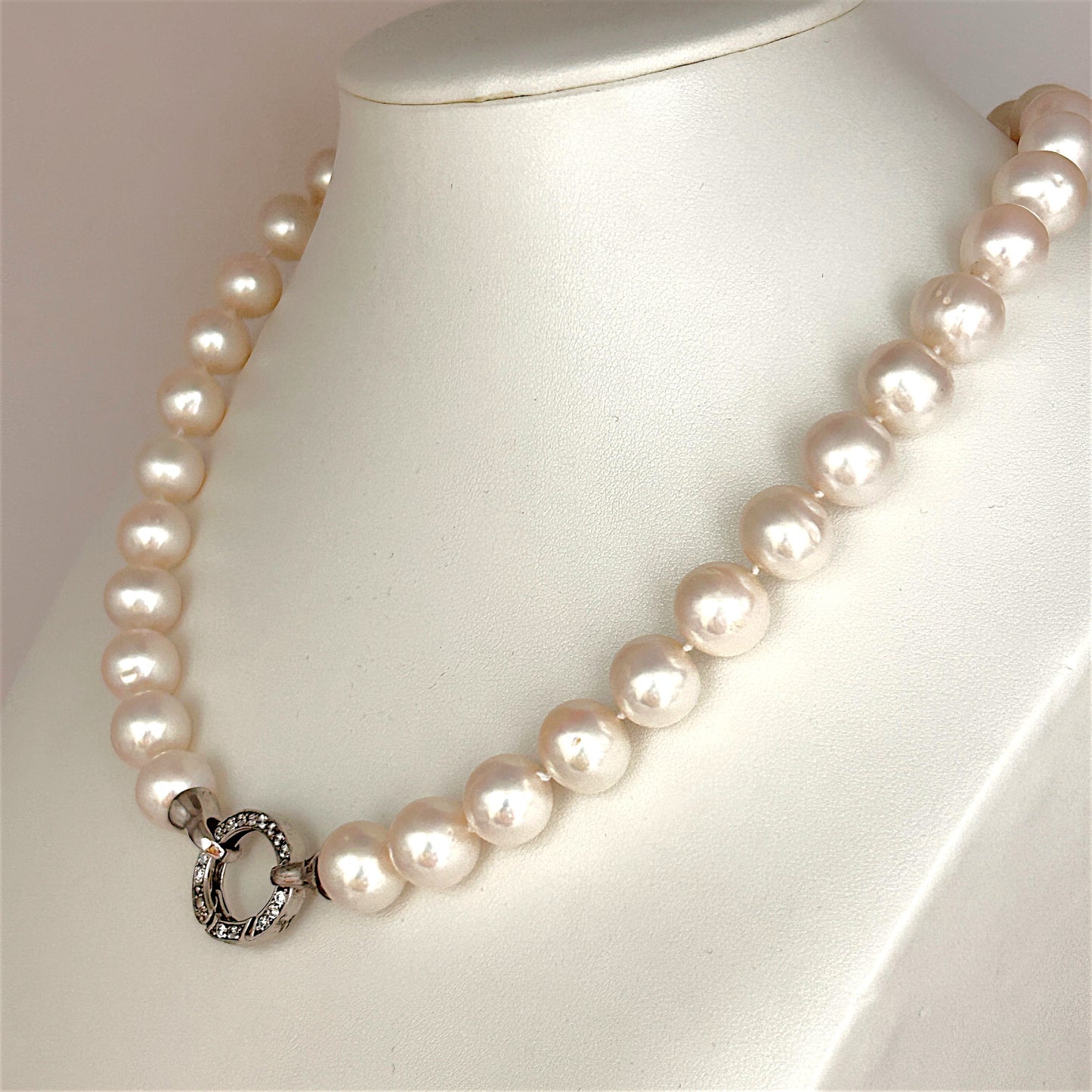 BRAND NEW | Freshwater Pearl necklaceNecklace - Classic Glow Pearl