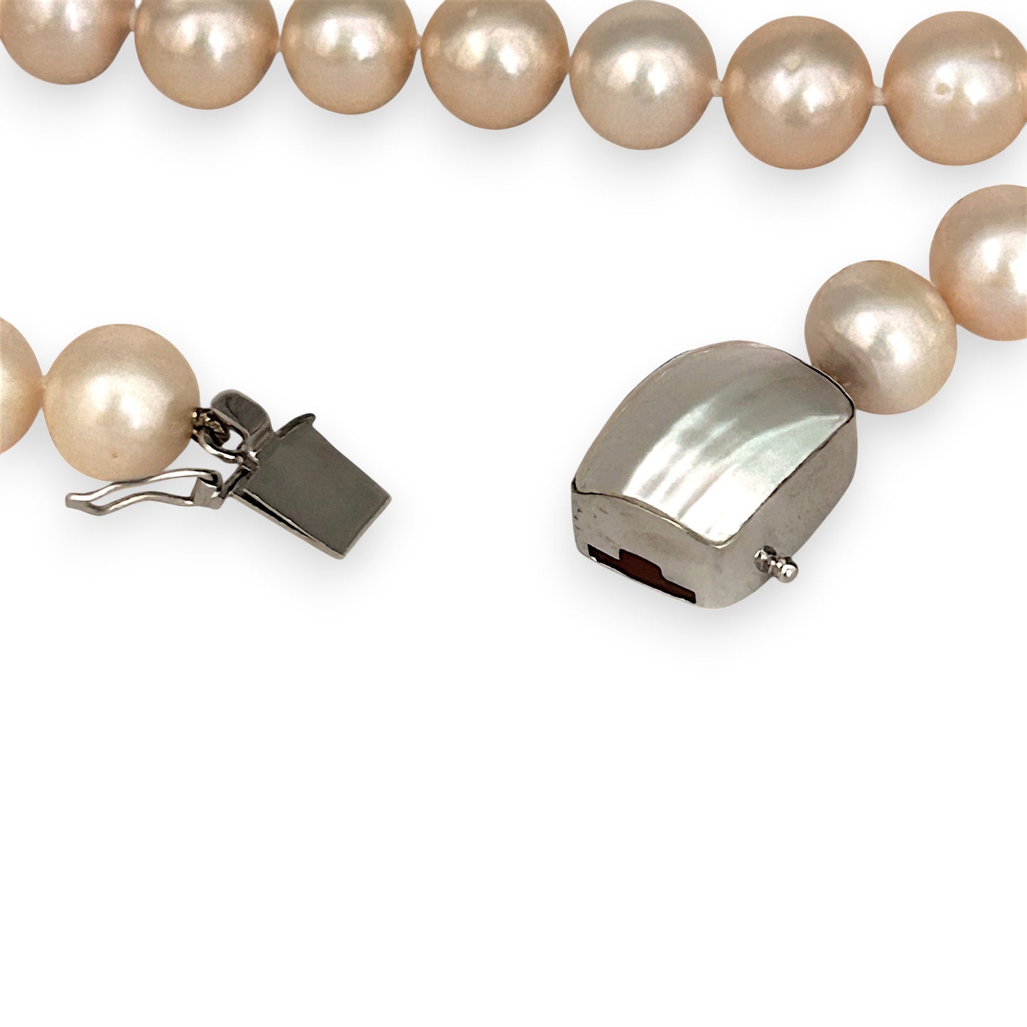 BRAND NEW | Freshwater pearl Necklace - Light Peach shade