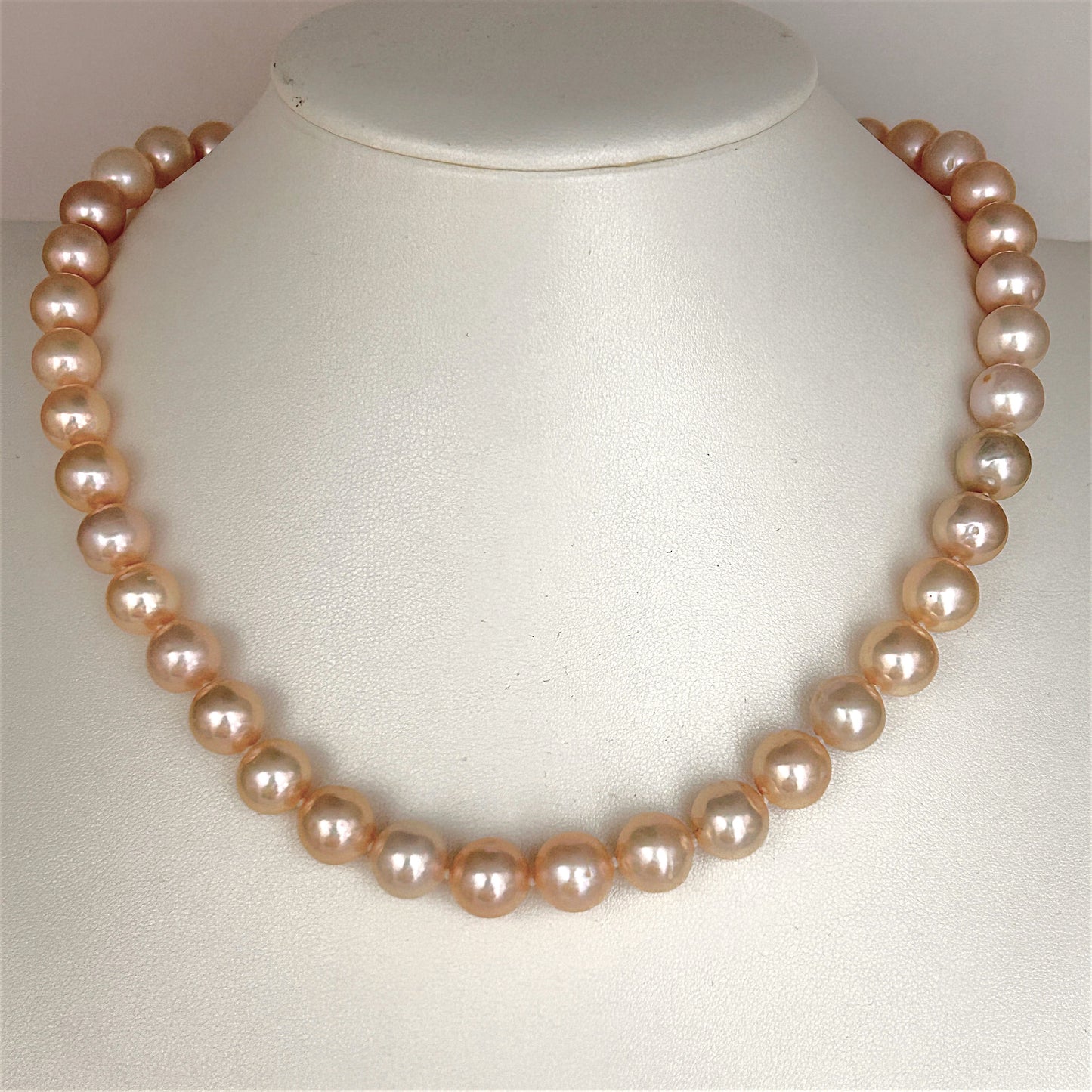 BRAND NEW | Freshwater pearl Necklace - Light Peach shade