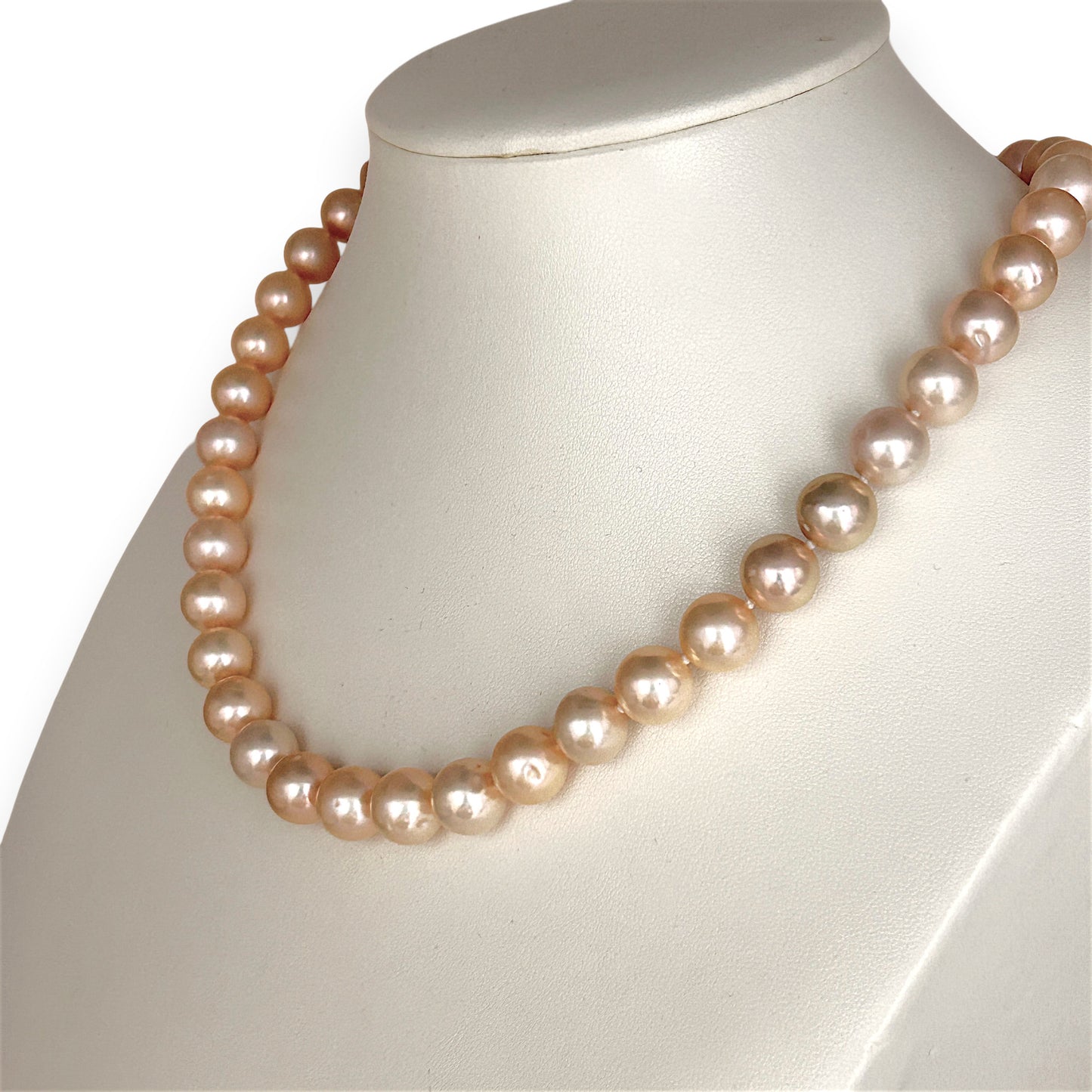 BRAND NEW | Freshwater pearl Necklace - Light Peach shade