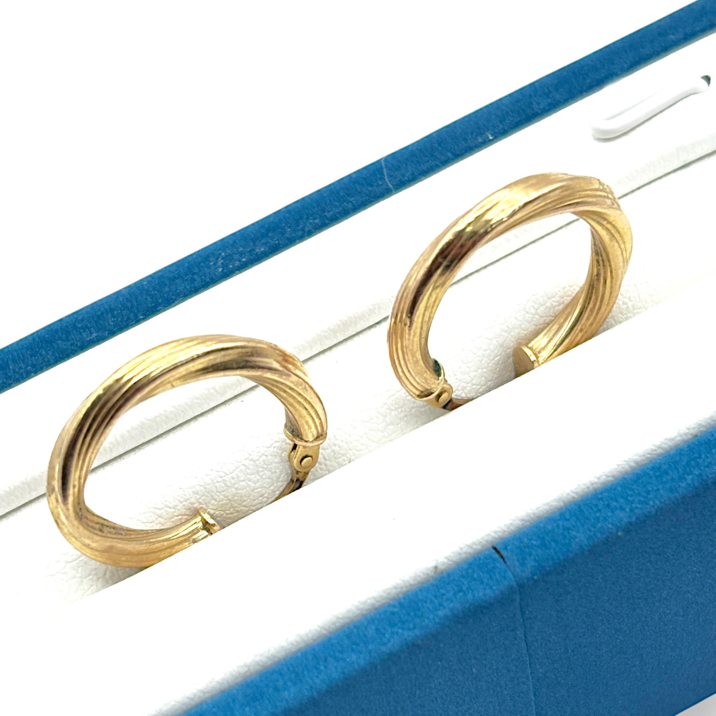 9ct Gold Round Light Rope Hoop Earrings. R # 377