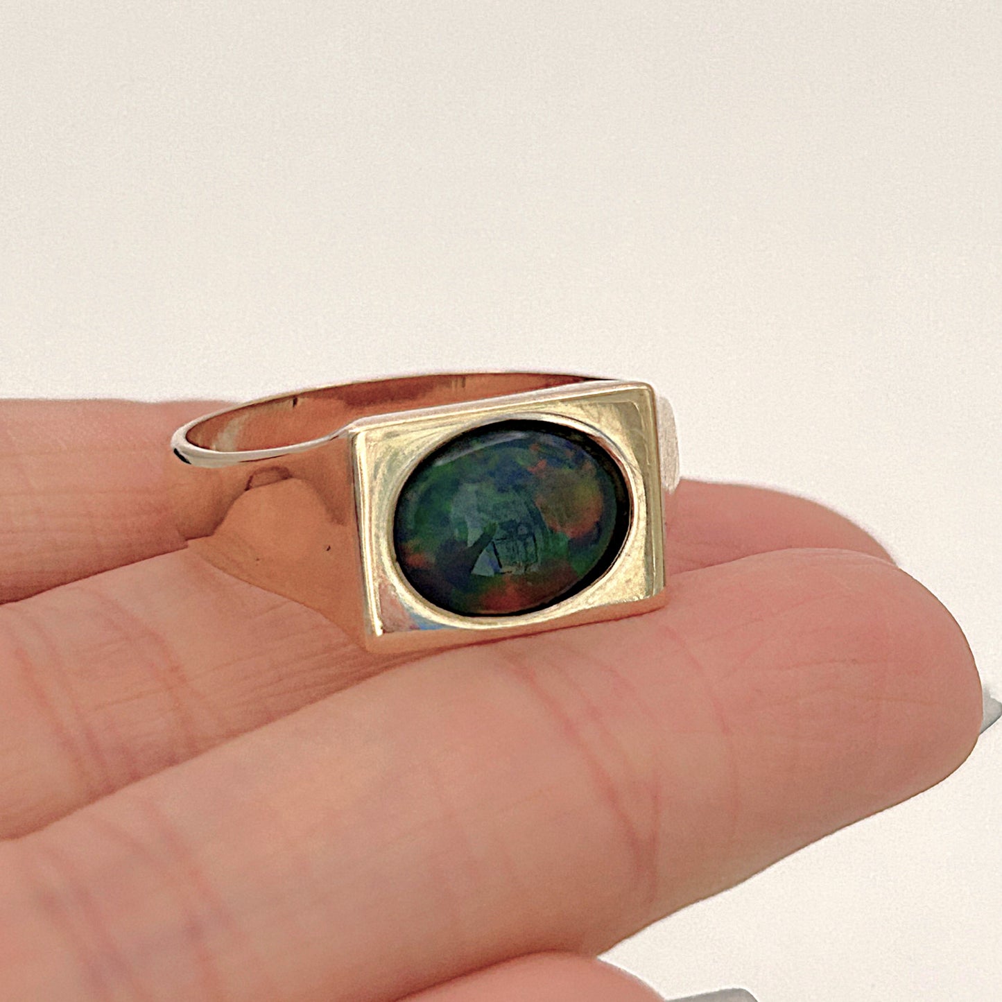 NZGD | 9ct Gold Ring - Eternal Mirage Signet Valuation $3,100