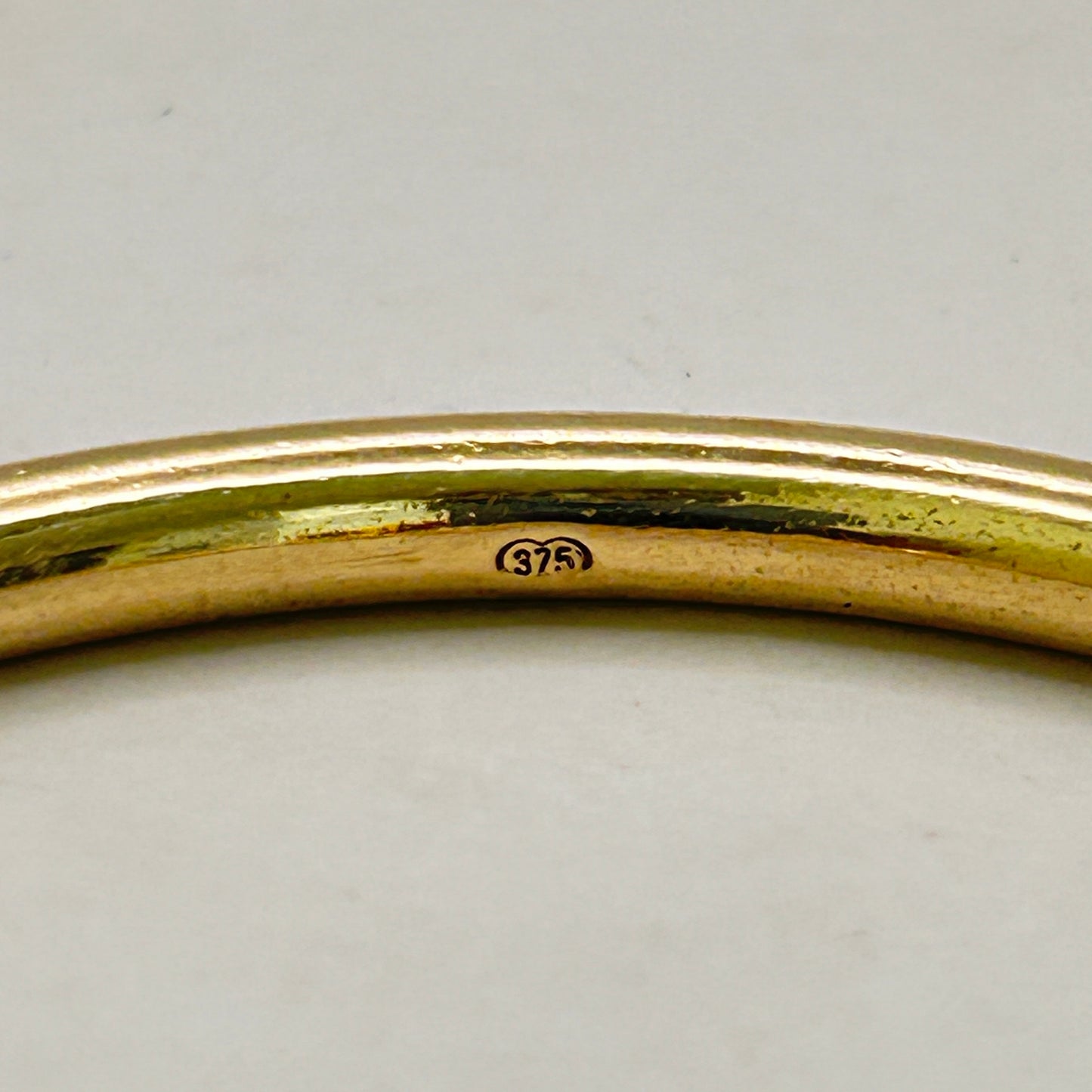 NZGD | 9ct Gold Bangle Halo Crest Gold Bangle 65.2mm