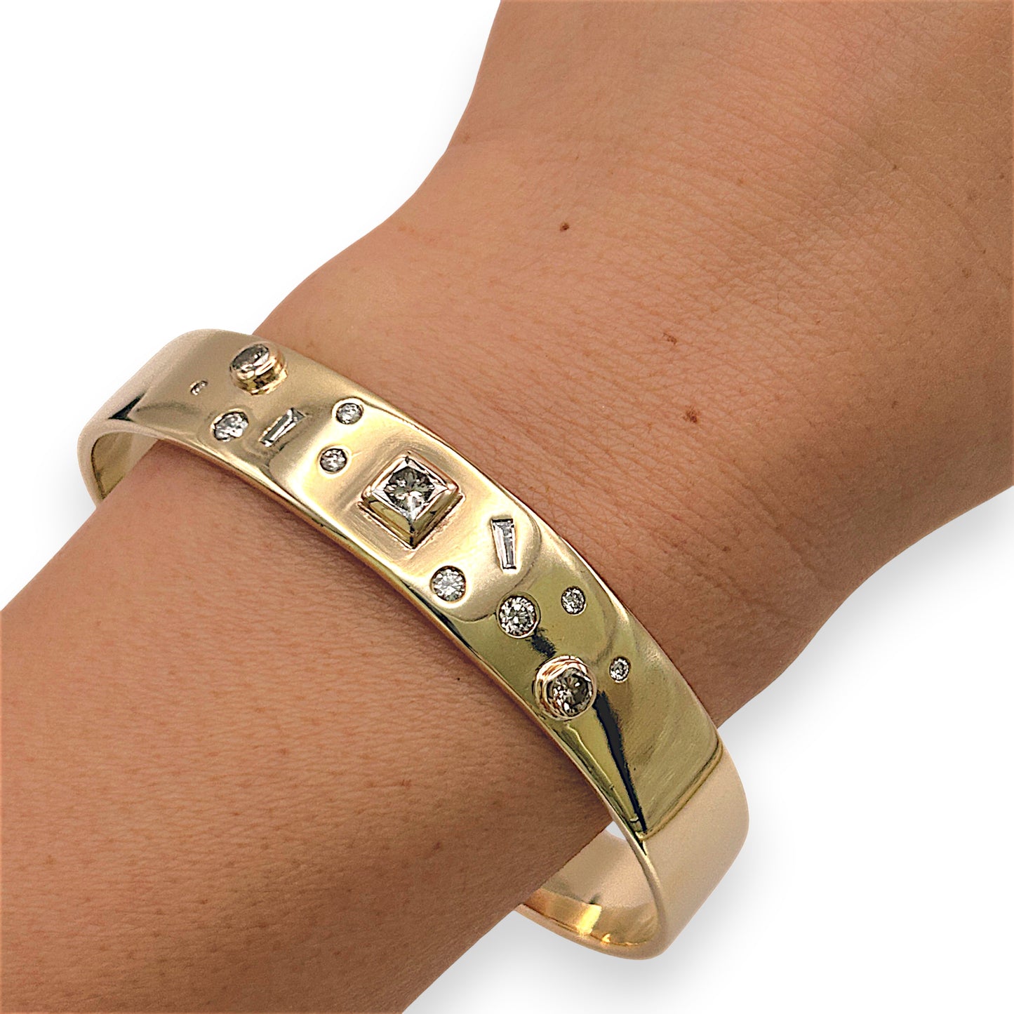 NZGD | 9ct Gold Empire Crest Solid Bangle Valuation $20,000