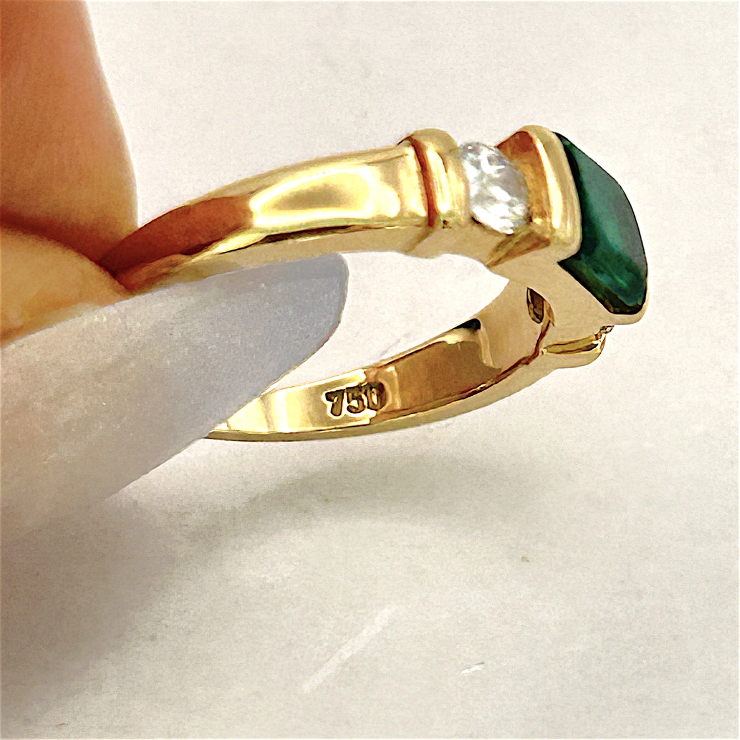 NZGD| 18ct Gold Ring Emerald Crown Trilogy Valuation $4,000