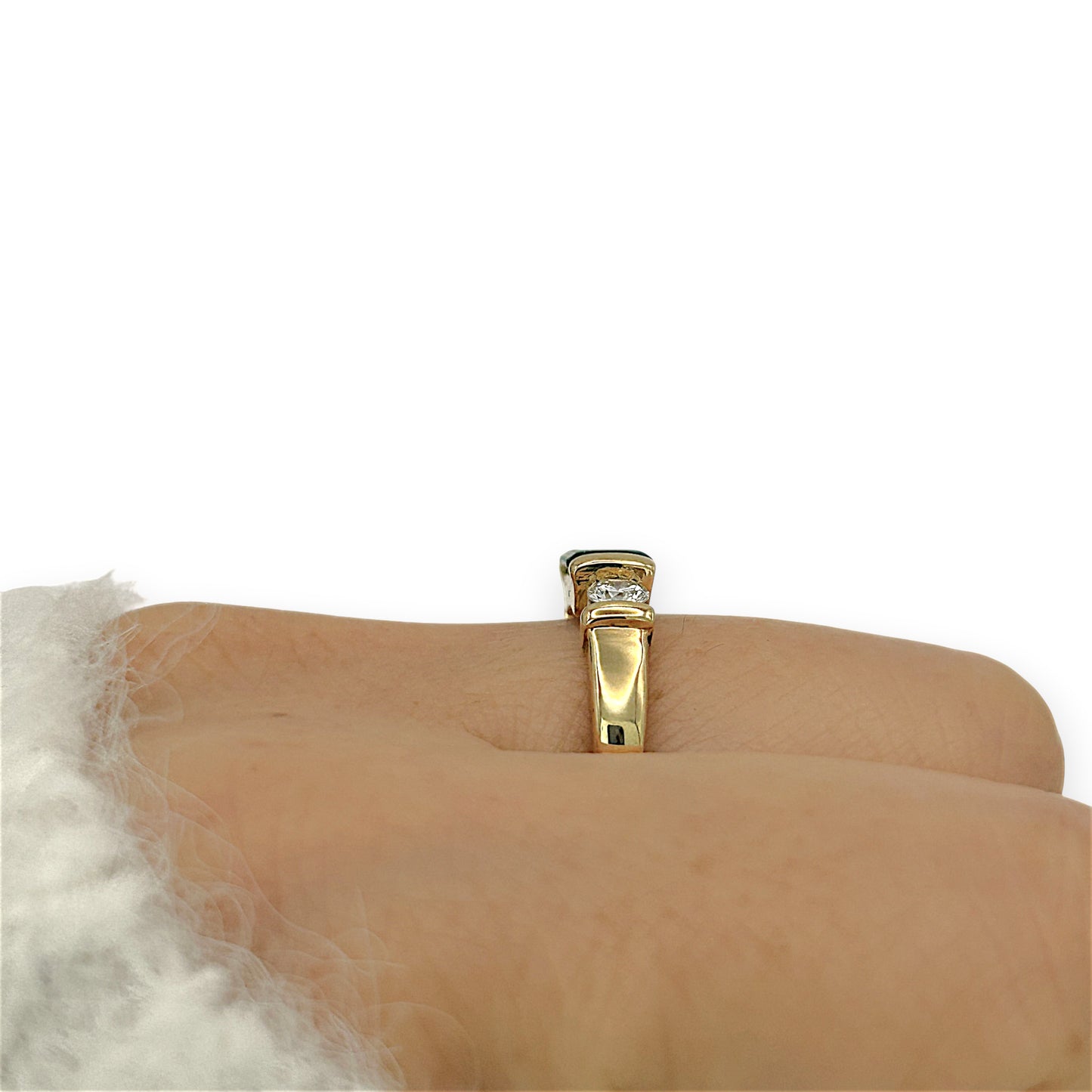 NZGD| 18ct Gold Ring Emerald Crown Trilogy Valuation $4,000