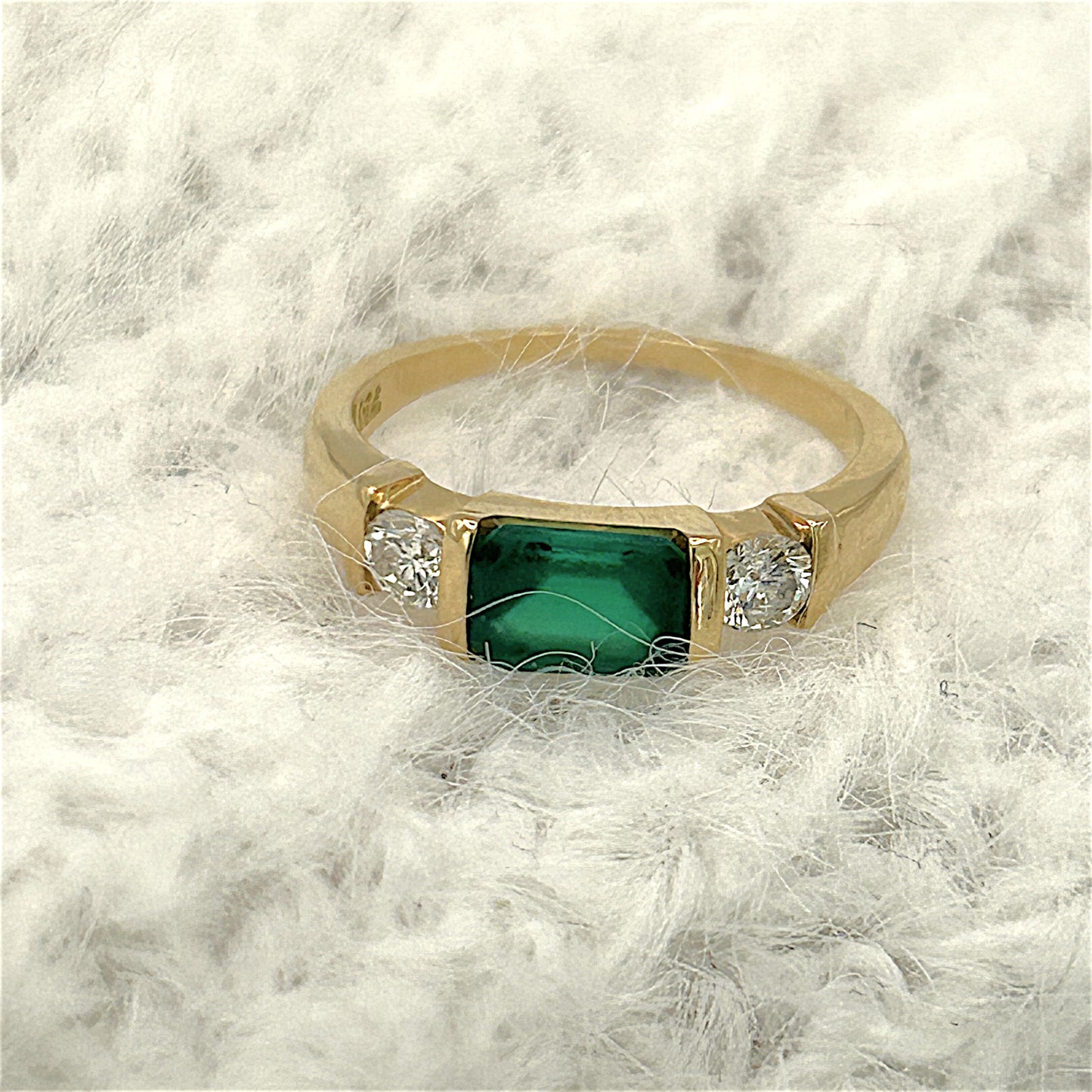 NZGD| 18ct Gold Ring Emerald Crown Trilogy Valuation $4,000