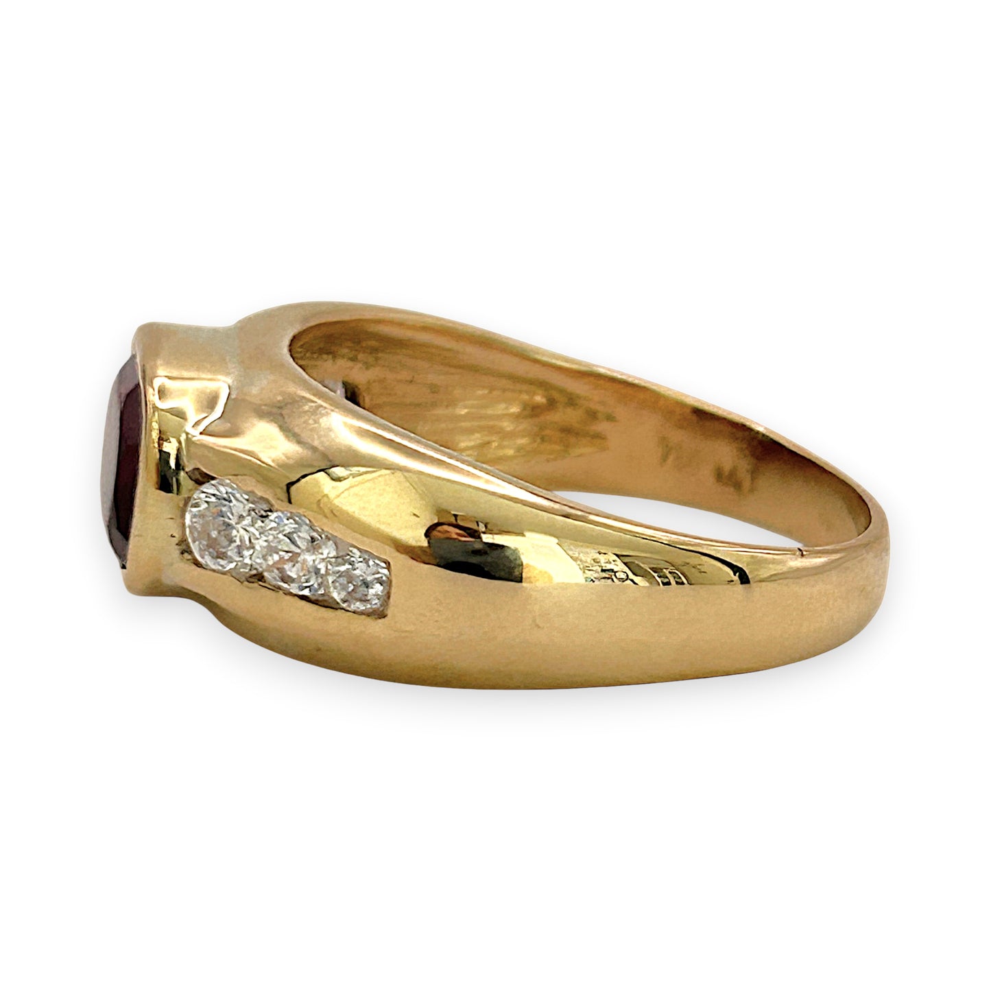 NZGD | 18ct Gold Ring - Garnet Sovereign Statement Valuation $8,000