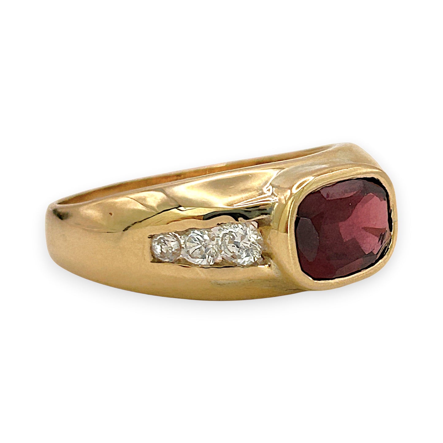 NZGD | 18ct Gold Ring - Garnet Sovereign Statement Valuation $8,000