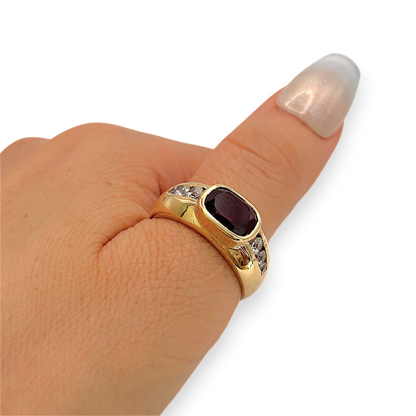 NZGD | 18ct Gold Ring - Garnet Sovereign Statement Valuation $8,000