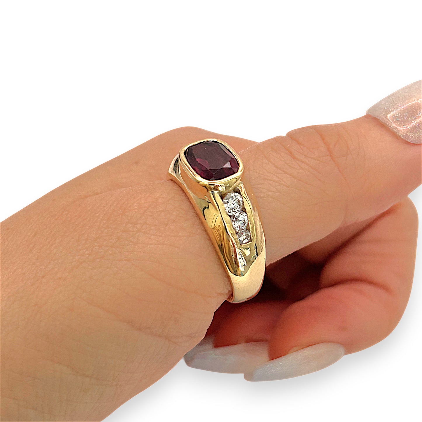 NZGD | 18ct Gold Ring - Garnet Sovereign Statement Valuation $8,000