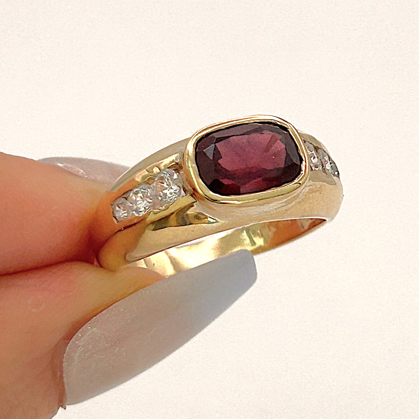 NZGD | 18ct Gold Ring - Garnet Sovereign Statement Valuation $8,000