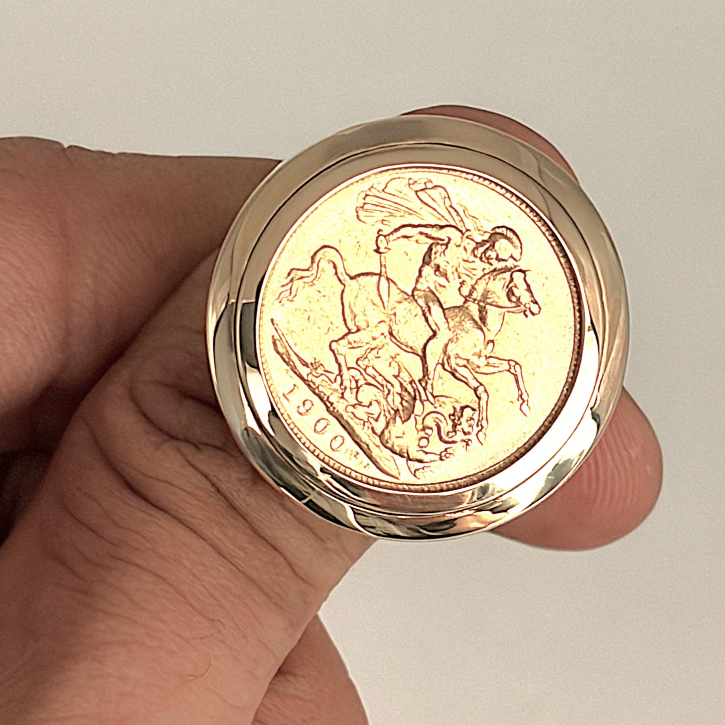 NZGD | MICHAEL HILL Full Sovereign Ring – 22ct Coin, 10ct Gold Frame