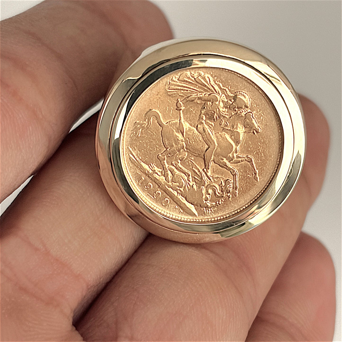 NZGD | MICHAEL HILL Full Sovereign Ring – 22ct Coin, 10ct Gold Frame