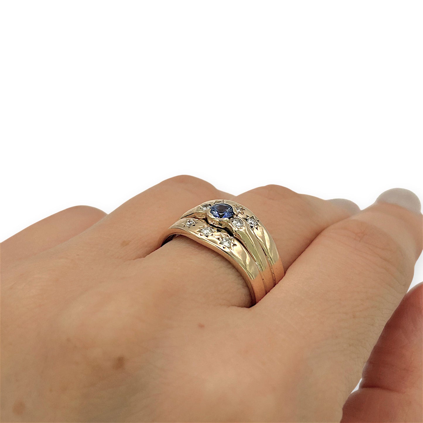 NZGD | 9ct Gold Celestia Sapphire Trio Ring Valuation $4,450