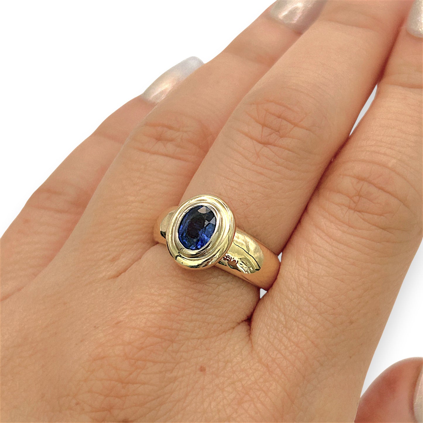 NZGD | 18ct Gold Vintage Midnight Crest Ring Valuation $8,400