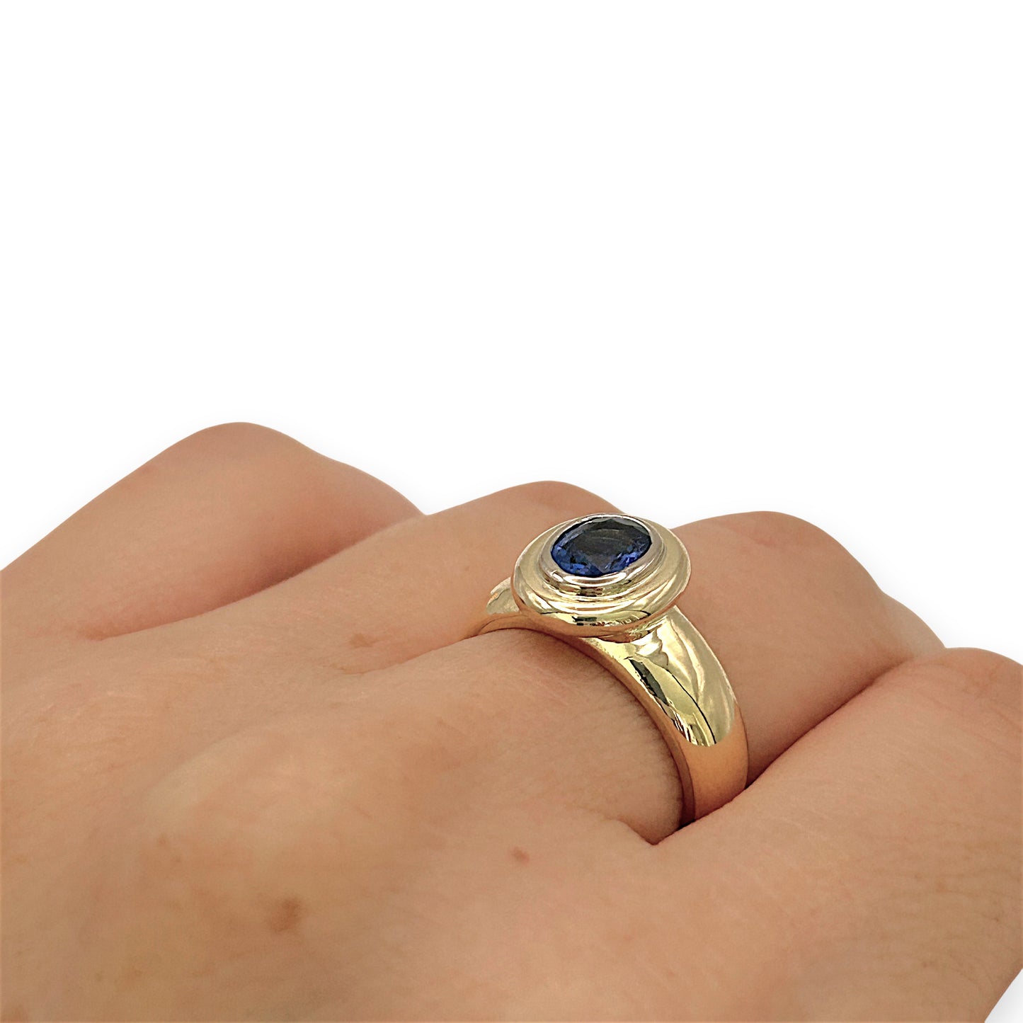 NZGD | 18ct Gold Vintage Midnight Crest Ring Valuation $8,400