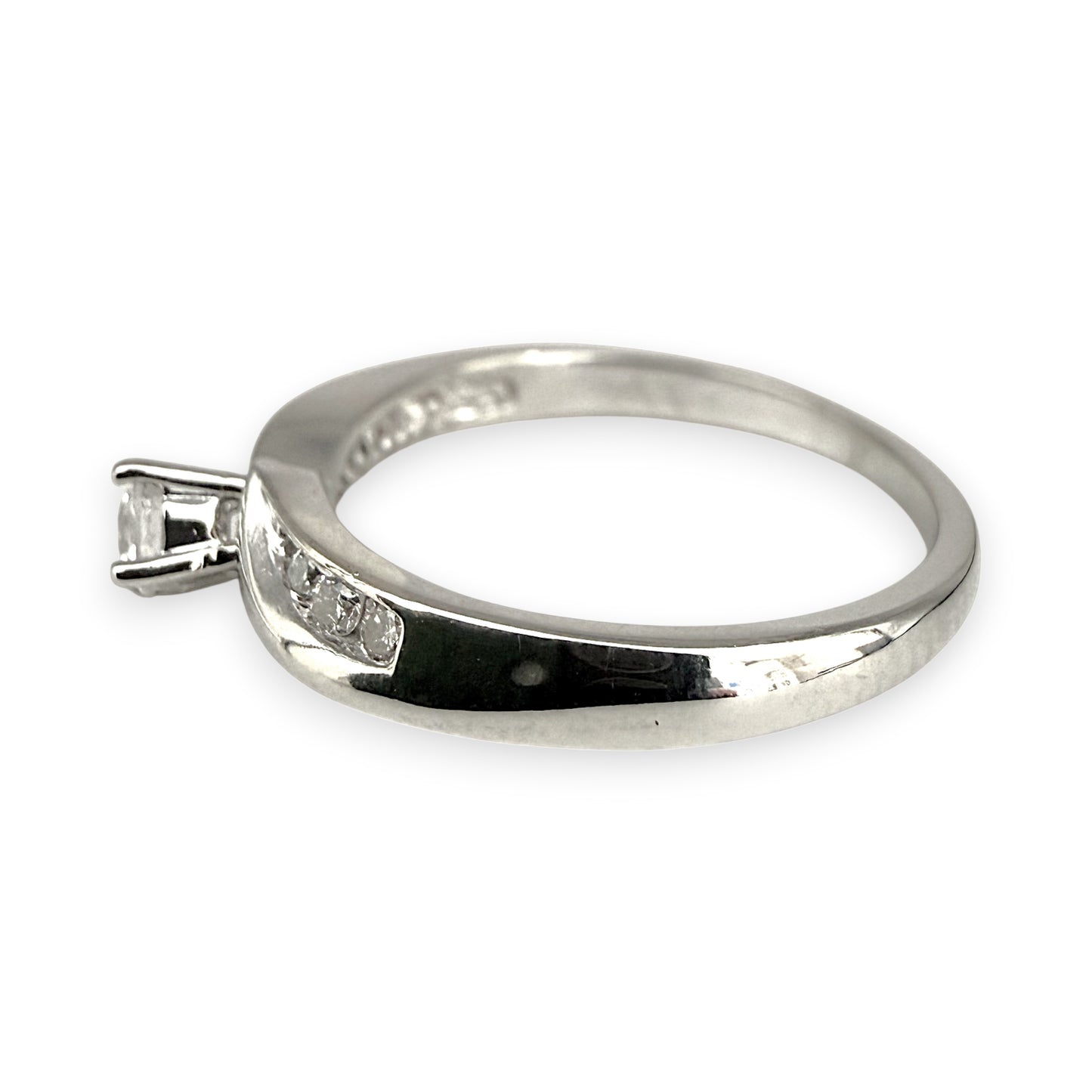 NZGD| 9ct White Gold MICHAEL HILL Starlight Solitaire Ring Size M 1/2