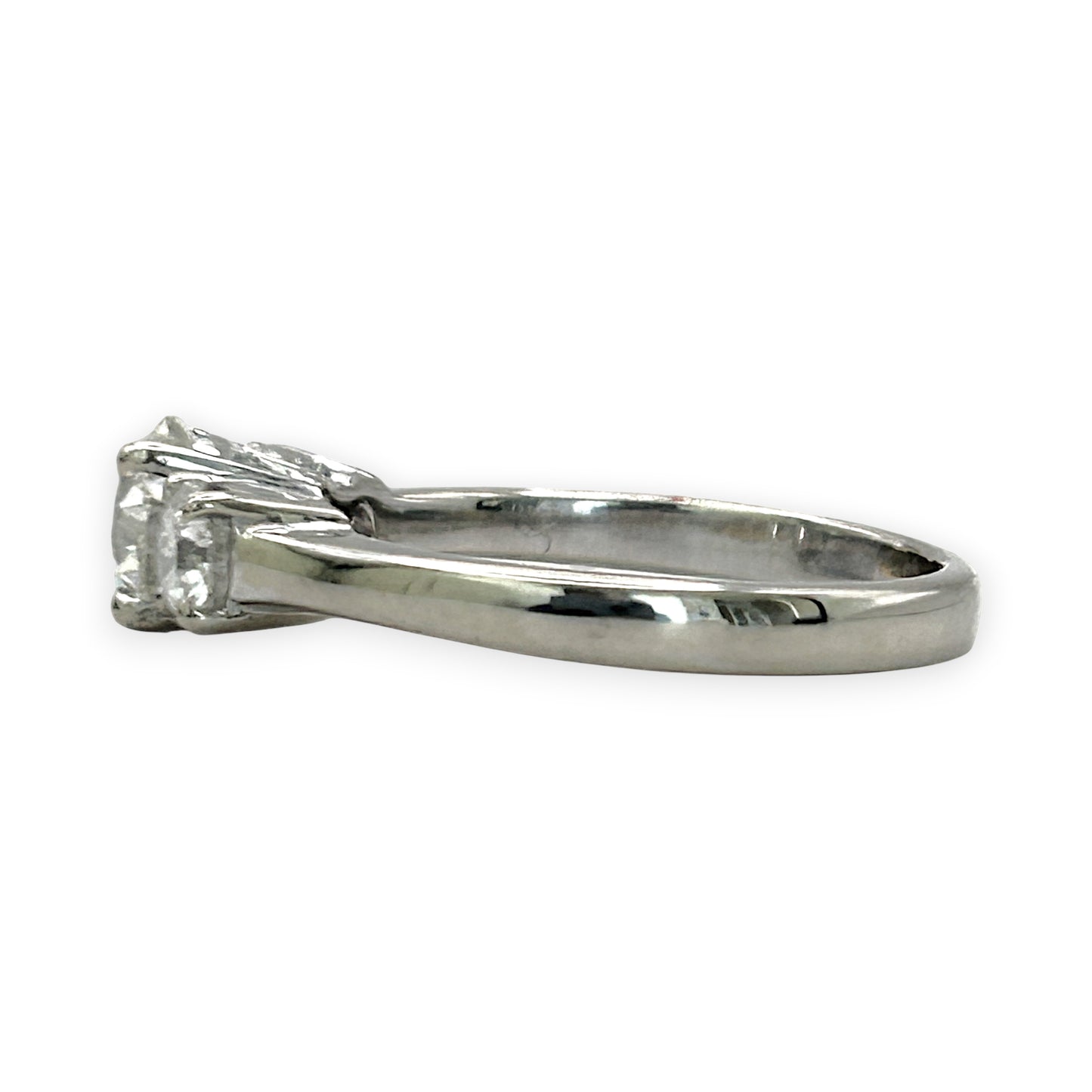 NZGD | 18ct White Gold The Lumière Trine Ring Valuation $12,500