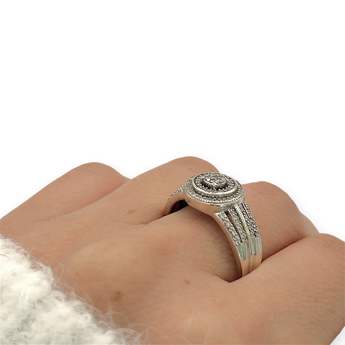 NZGD | 9ct White Gold Lumière Halo Circleing Valuation $2,100