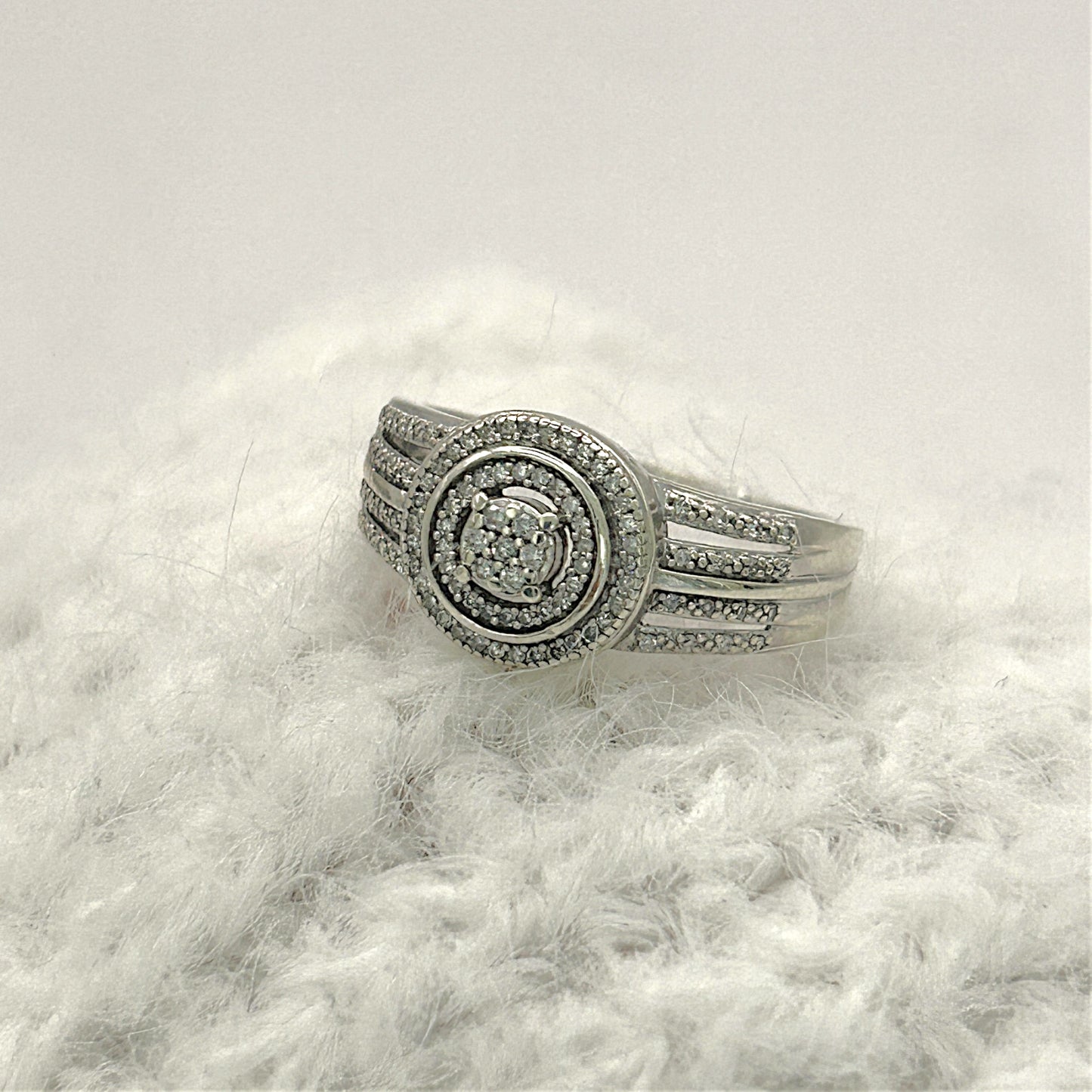 NZGD | 9ct White Gold Lumière Halo Circleing Valuation $2,100