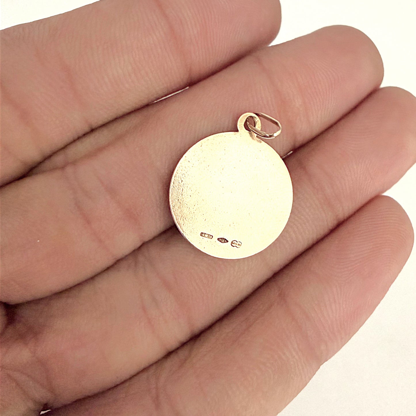 NZGD | 9ct Gold UNOAERRE Virgin Mary Pendant