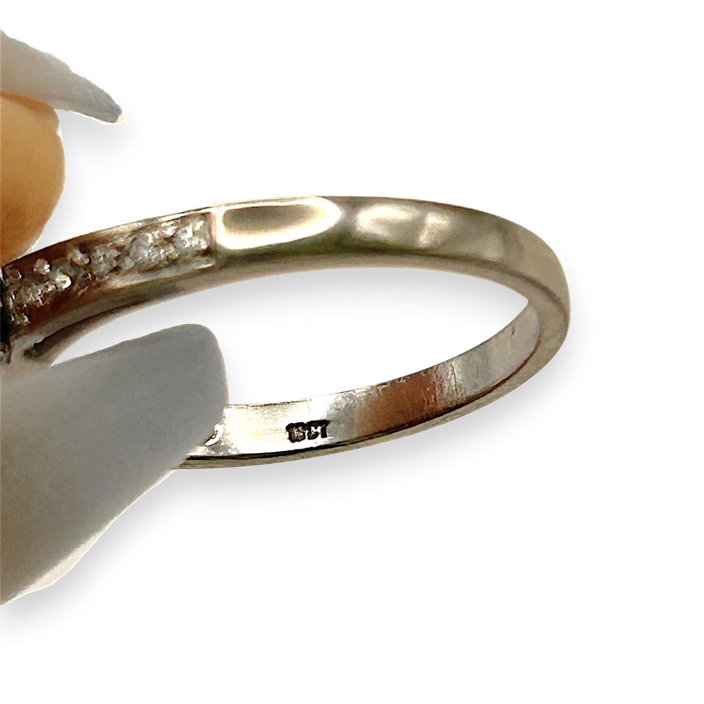 NZGD | 18ct Whtie Gold Whitefire Petal Ring Valuation $3,250