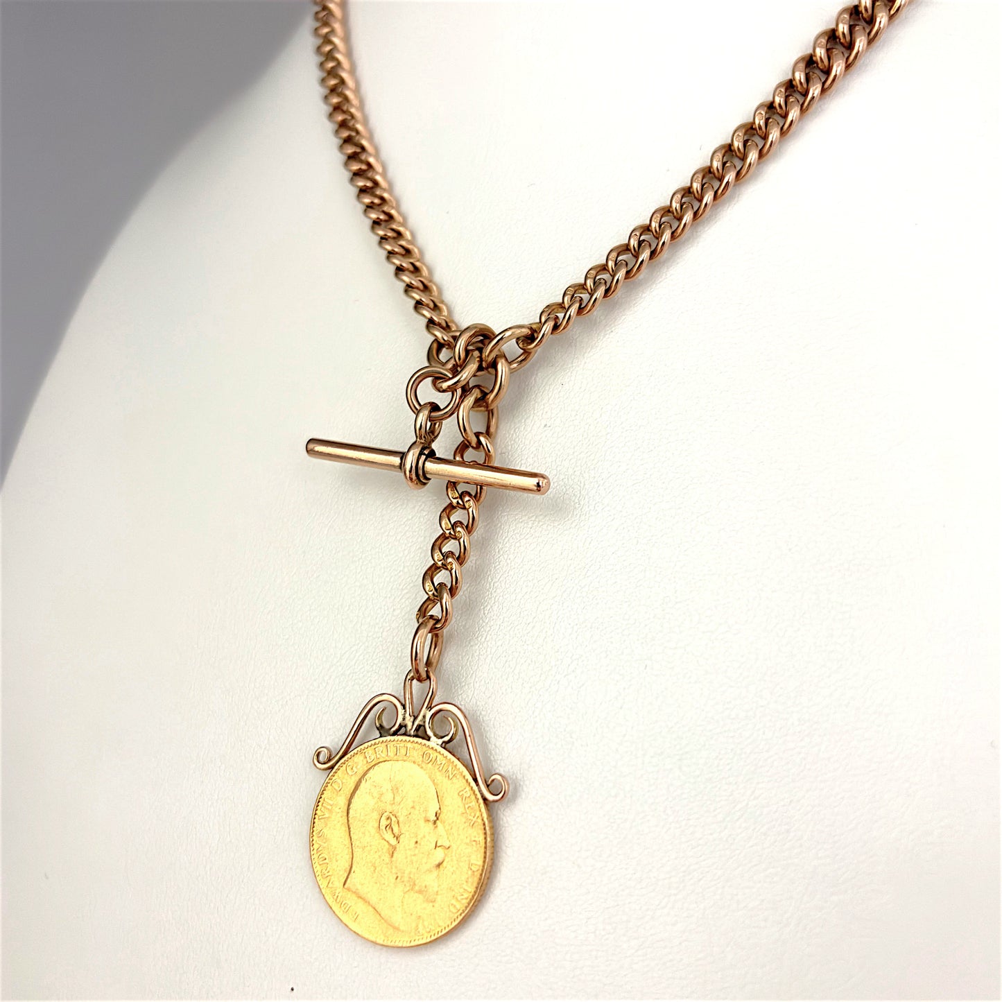 NZGD | 22ct 1904 Full Sovereign with 9ct Curb Chain with T Bar