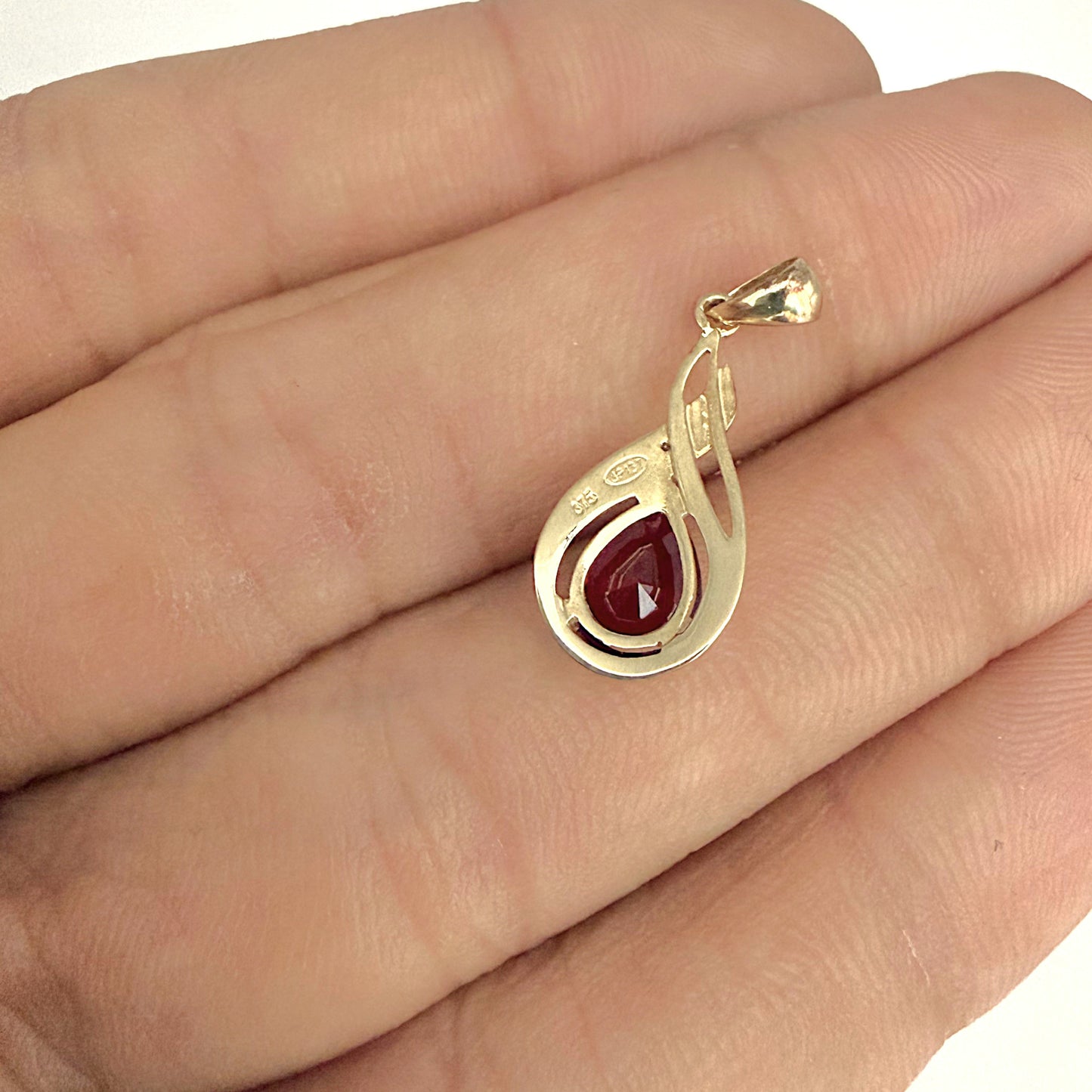 NZGD | 9ct Gold Crimson Tear Luxe Pendant