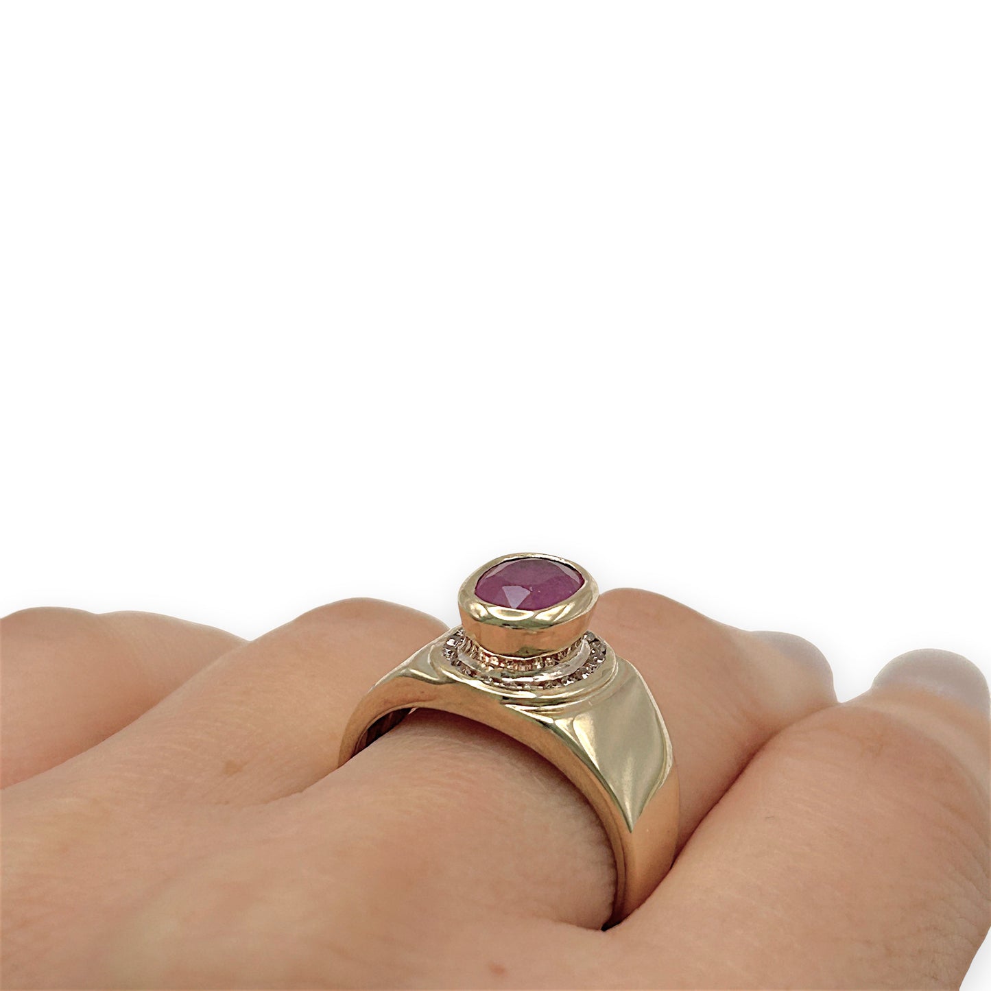 NZGD | 9ct Gold Scarlet Aura Heritage Ring Valuation $2,400