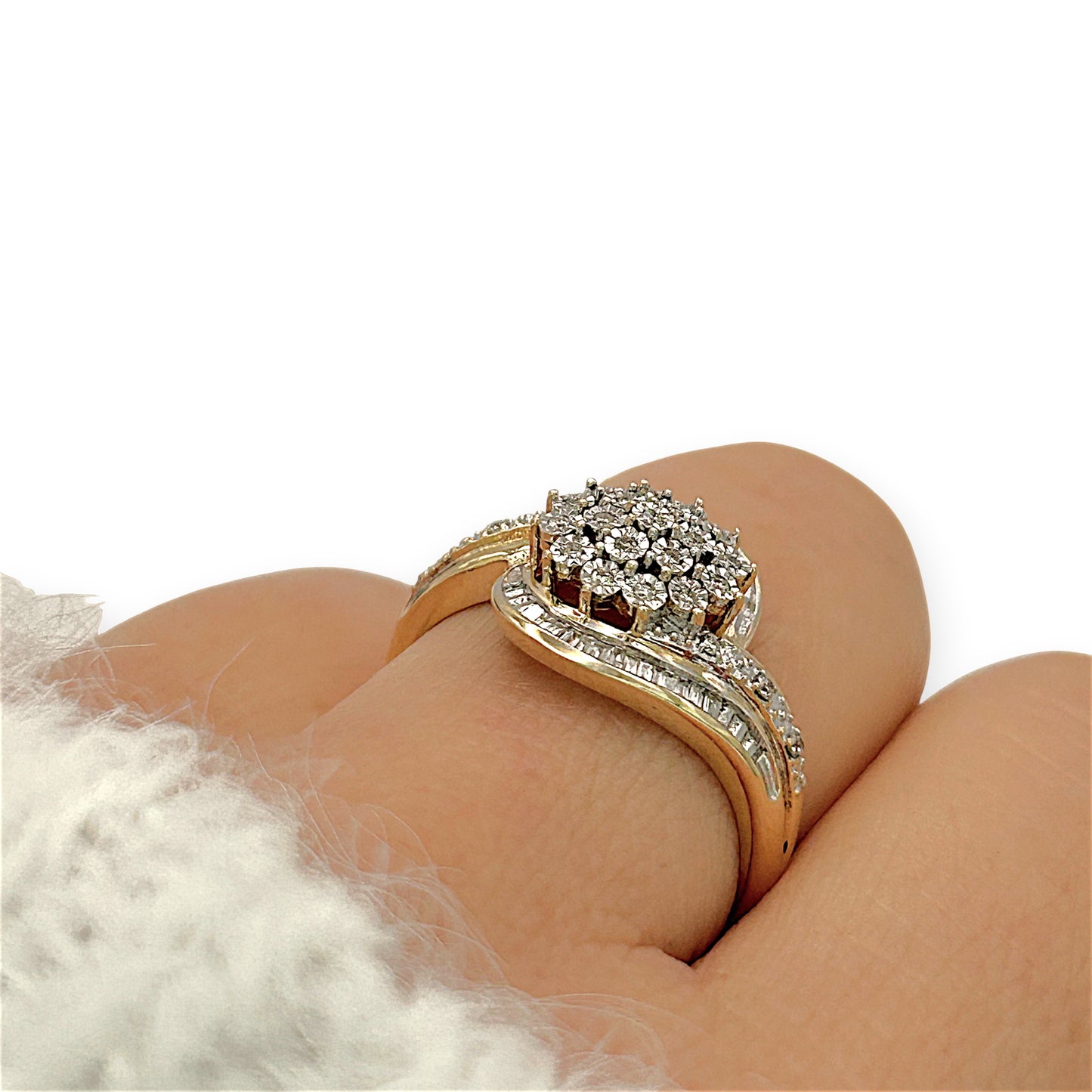 NZGD | 9ct Gold PROUDS Luxe Cluster DiamondRing Valuation $1,575