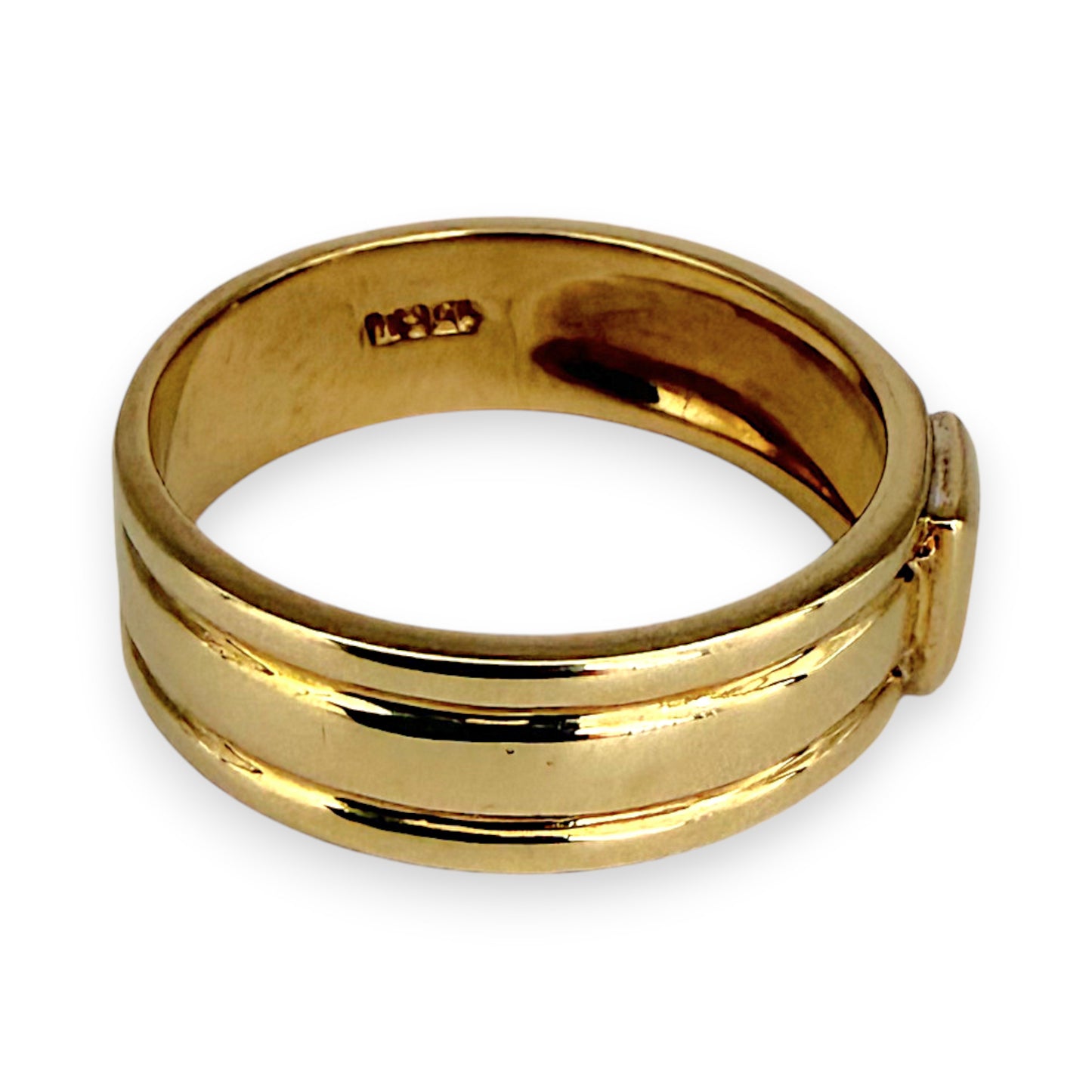 NZGD | 9ct Gold Diamond Crest Band Ring Size P