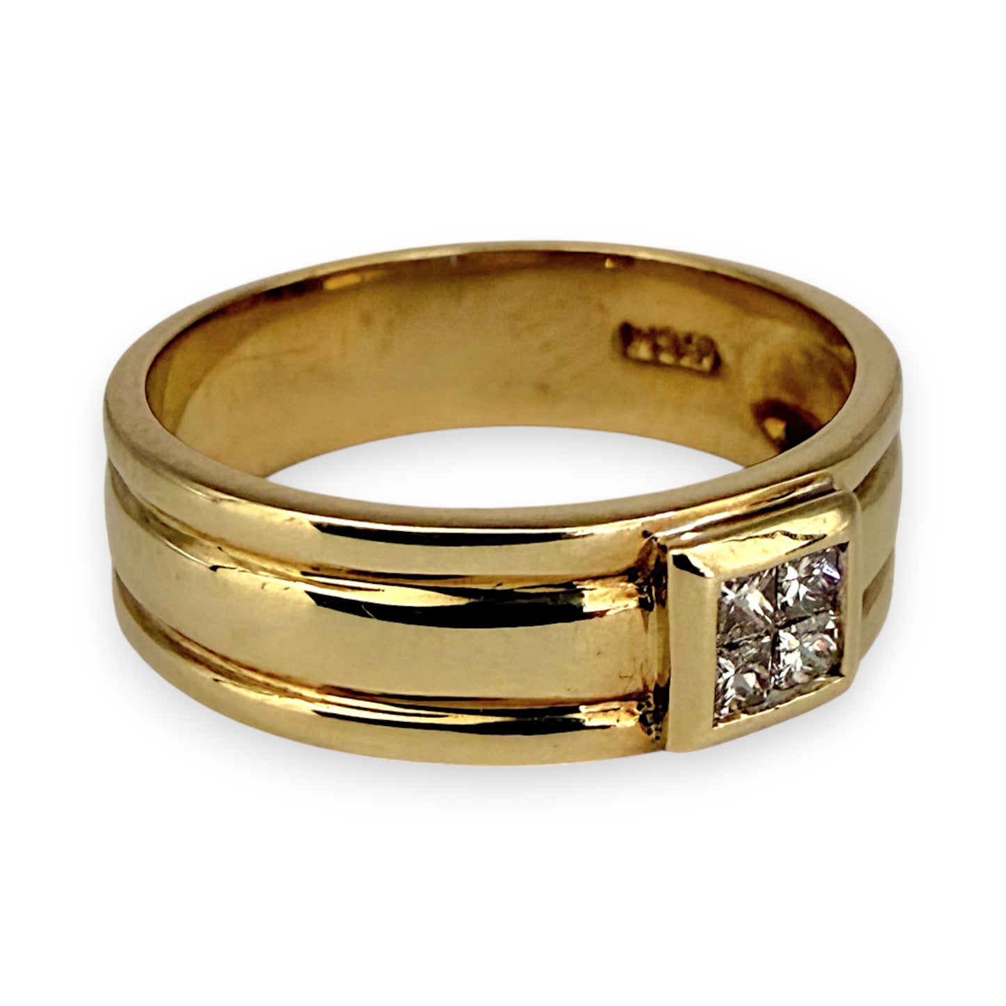 NZGD | 9ct Gold Diamond Crest Band Ring Size P