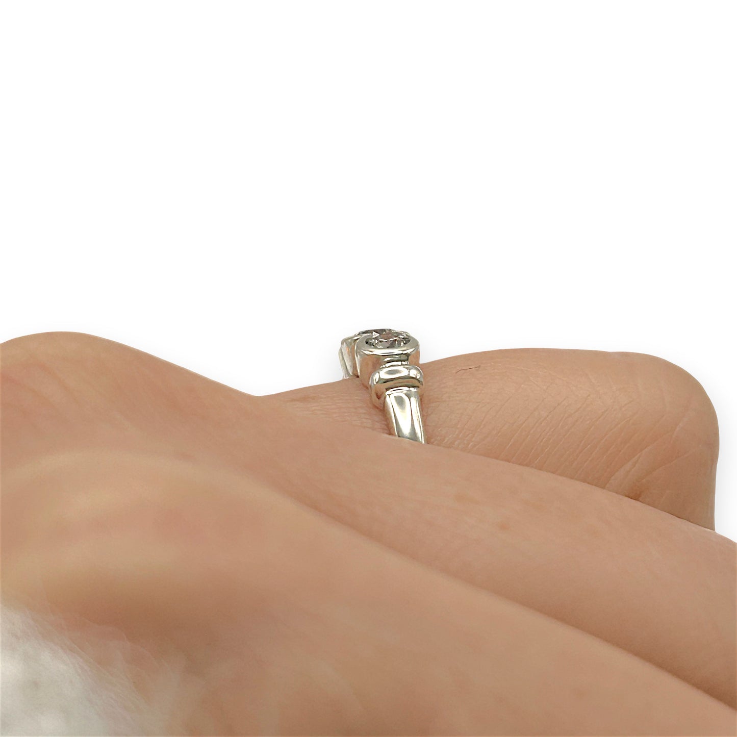 NZGD | 9ct White Gold  Frostline Trilogy Diamond Ring Valuation $2,200