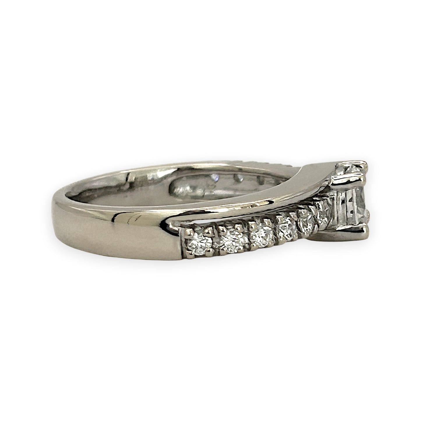 NZGD | 18ct White Gold Frosted Halo Ring Size L