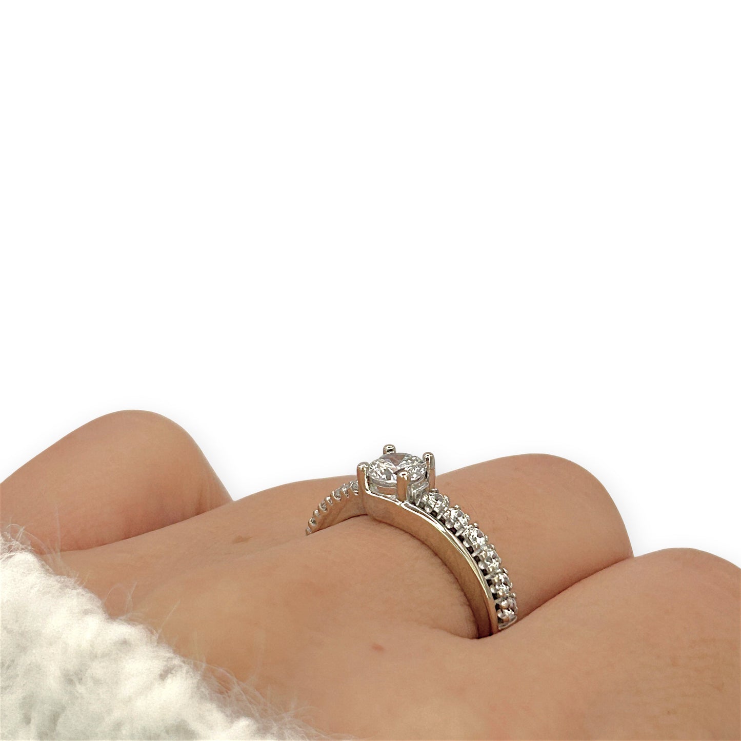 NZGD | 18ct White Gold Frosted Halo Ring Size L