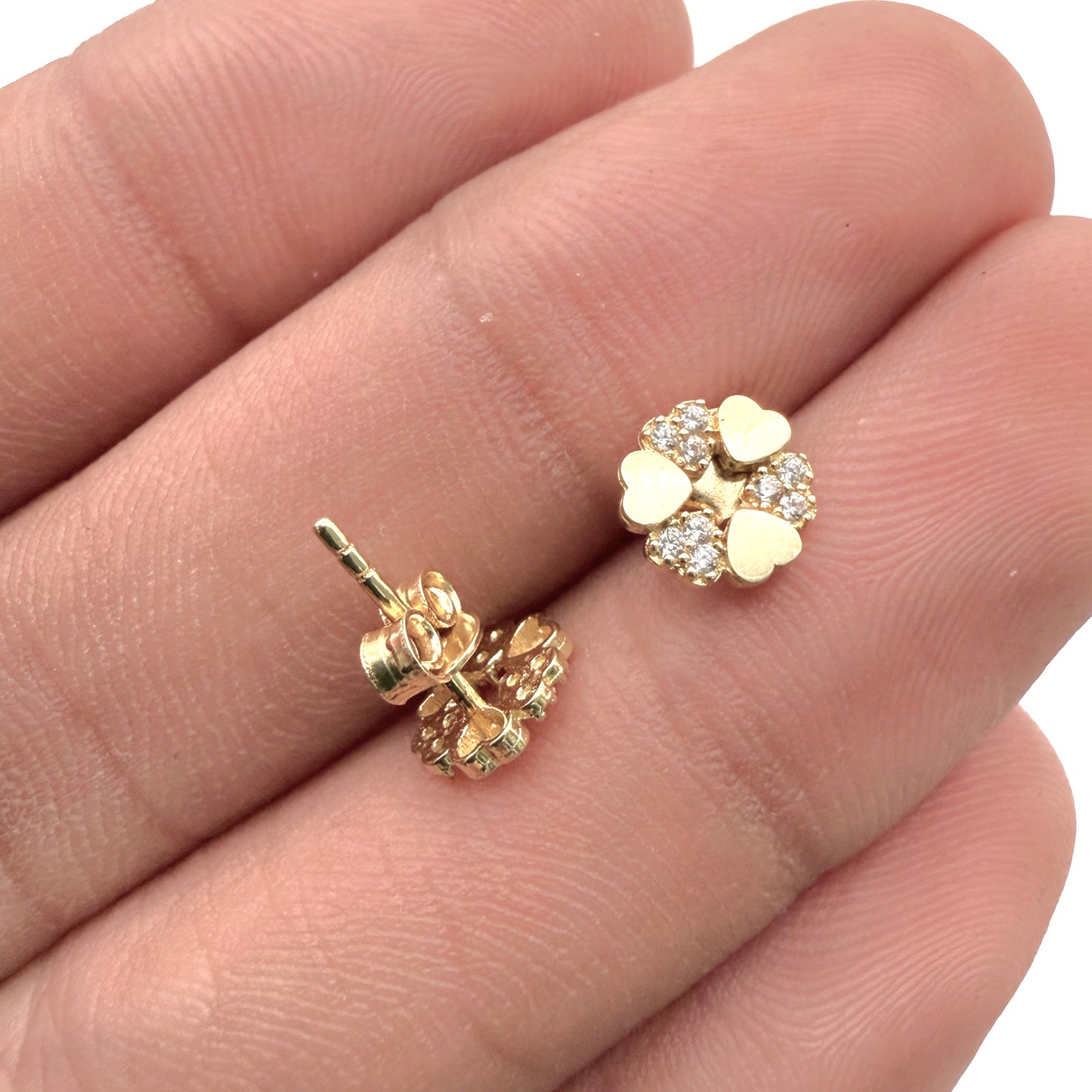 NZGD | 18ct Gold Heart Motif Stud Earrings