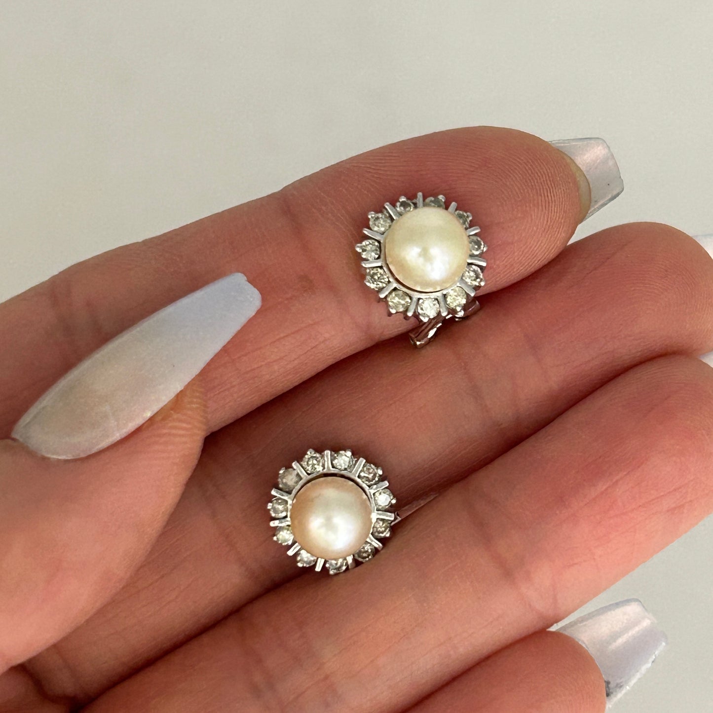 NZGD | 10ct White Gold Pearl Aurora Clip Earrings