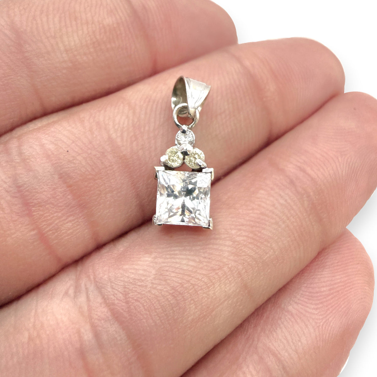 NZGD | 14ct White Gold  Illumina Pendant 14.8mm