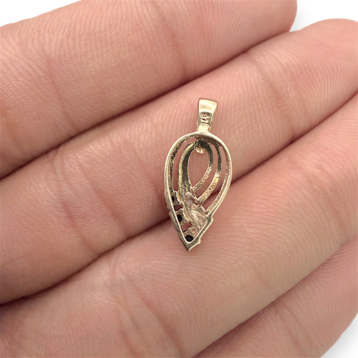 NZGD | 9ct Gold Sapphire Serenade Pendant 20.2mm