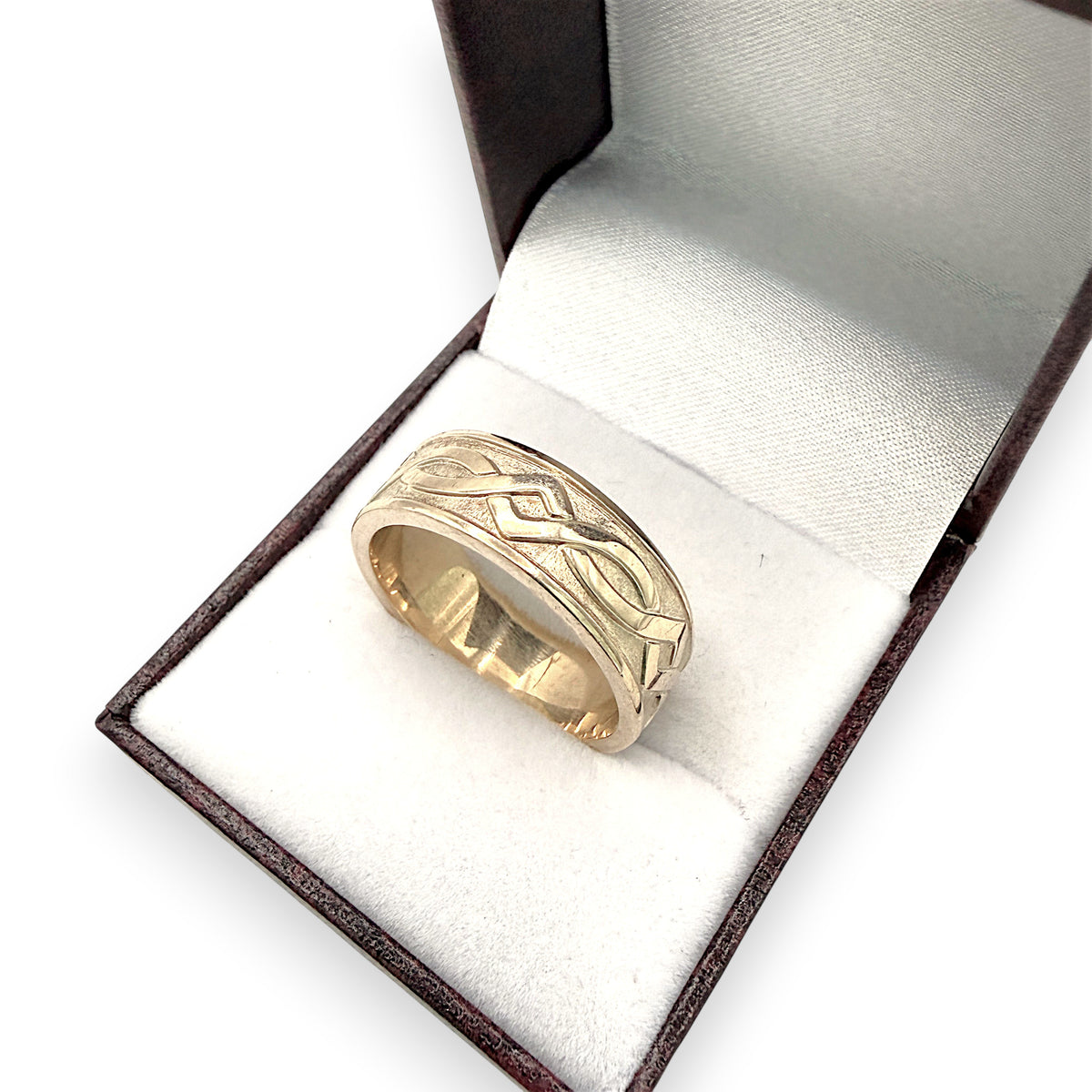 NZGD | 9ct Gold Engraved Wave Pattern Band Ring Size V
