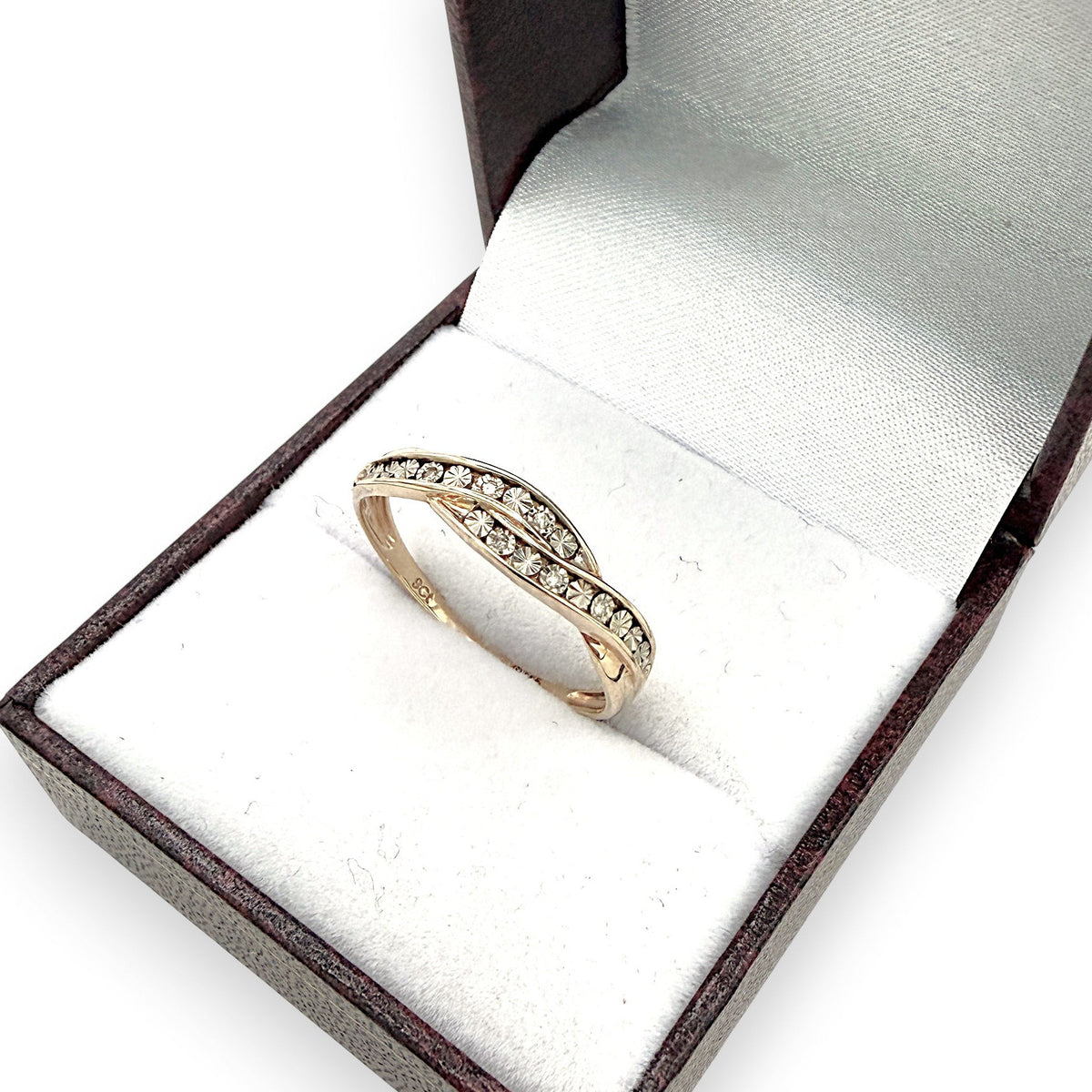 NZGD | 9ct Gold PROUDS Luxe Weave Diamond Ring Size Q 1/2