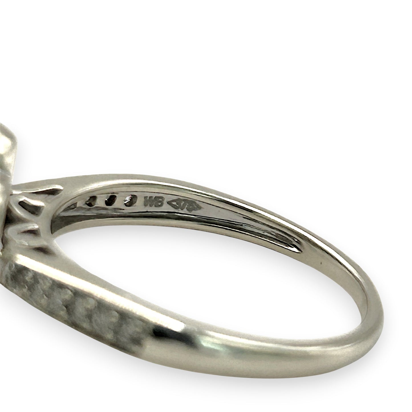 NZGD | 9ct White Gold Frost‑Petal Diamond Ring Valuation $2,000