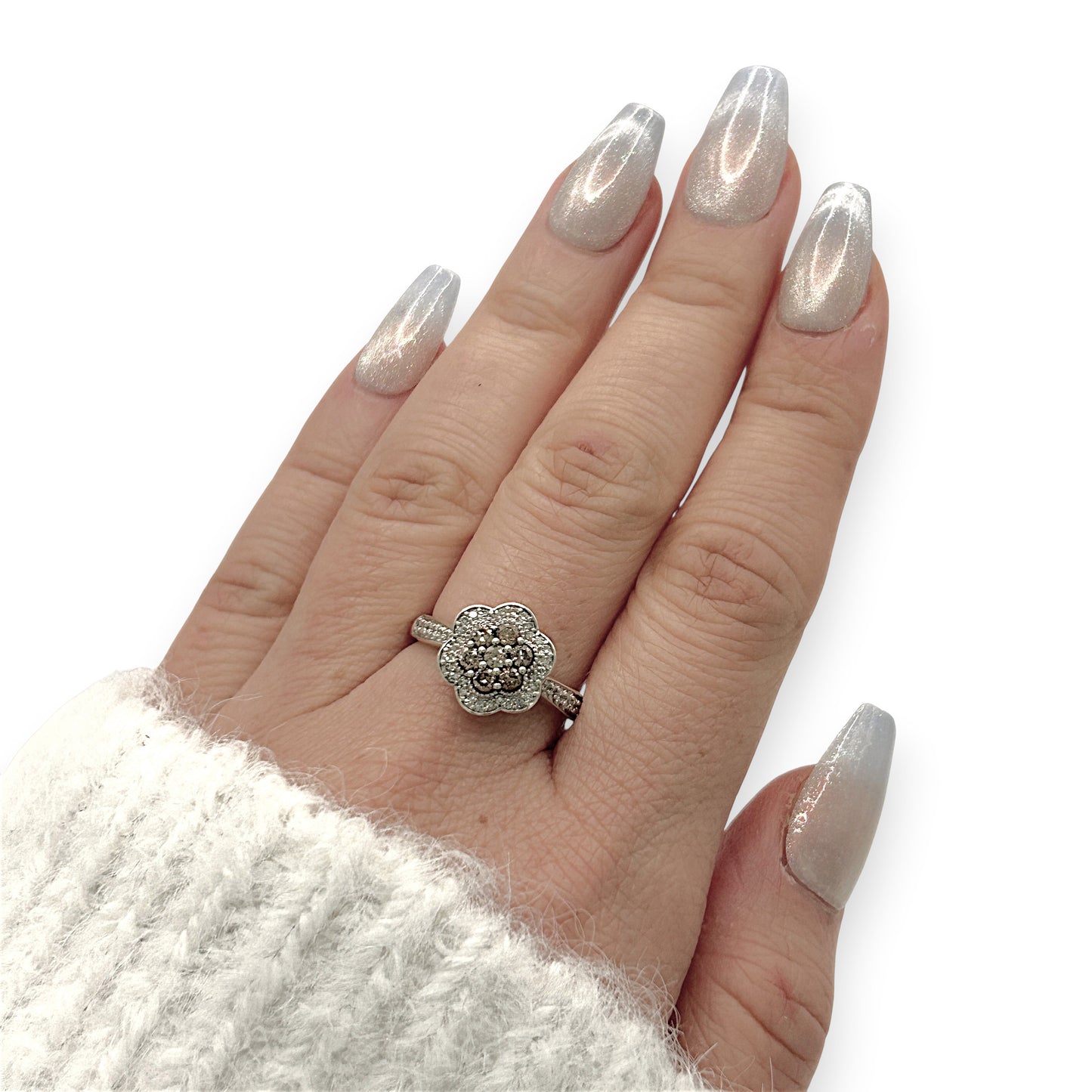 NZGD | 9ct White Gold Frost‑Petal Diamond Ring Valuation $2,000