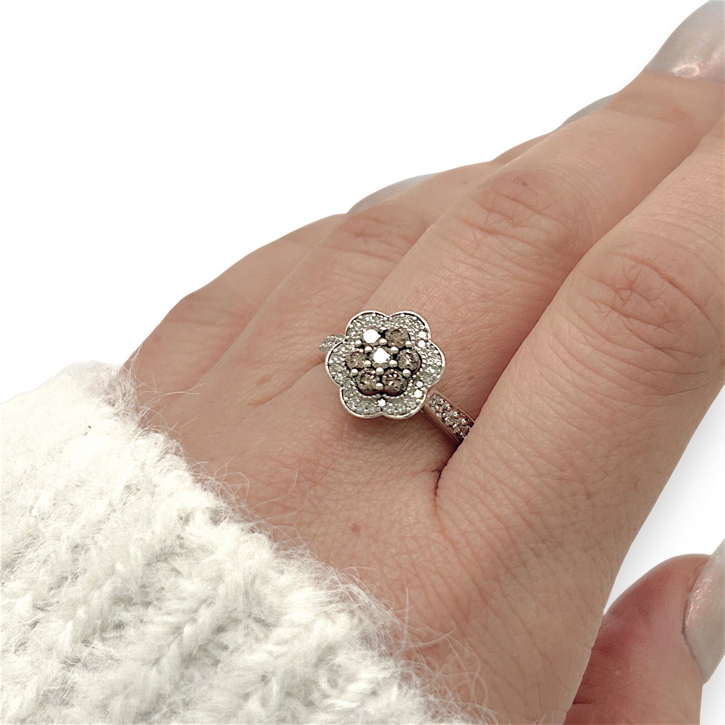 NZGD | 9ct White Gold Frost‑Petal Diamond Ring Valuation $2,000