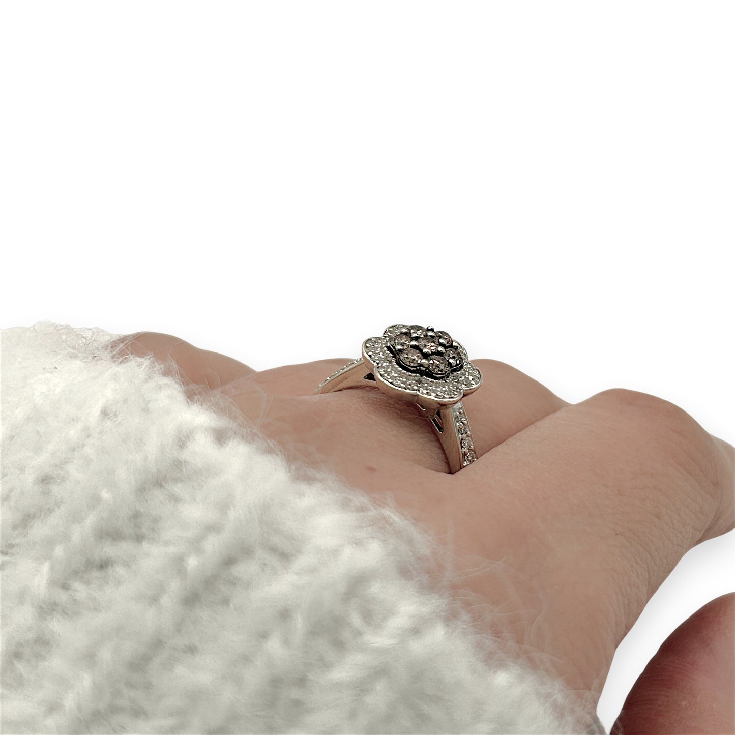 NZGD | 9ct White Gold Frost‑Petal Diamond Ring Valuation $2,000