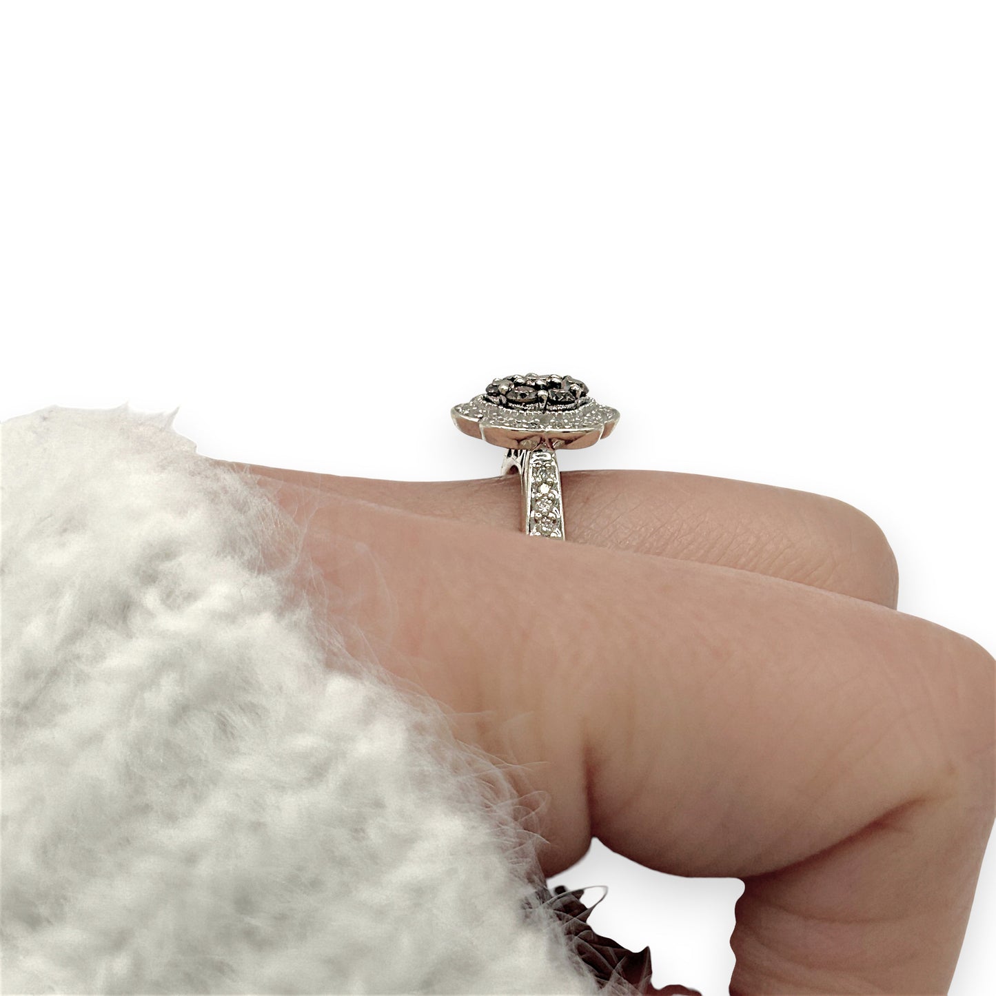 NZGD | 9ct White Gold Frost‑Petal Diamond Ring Valuation $2,000